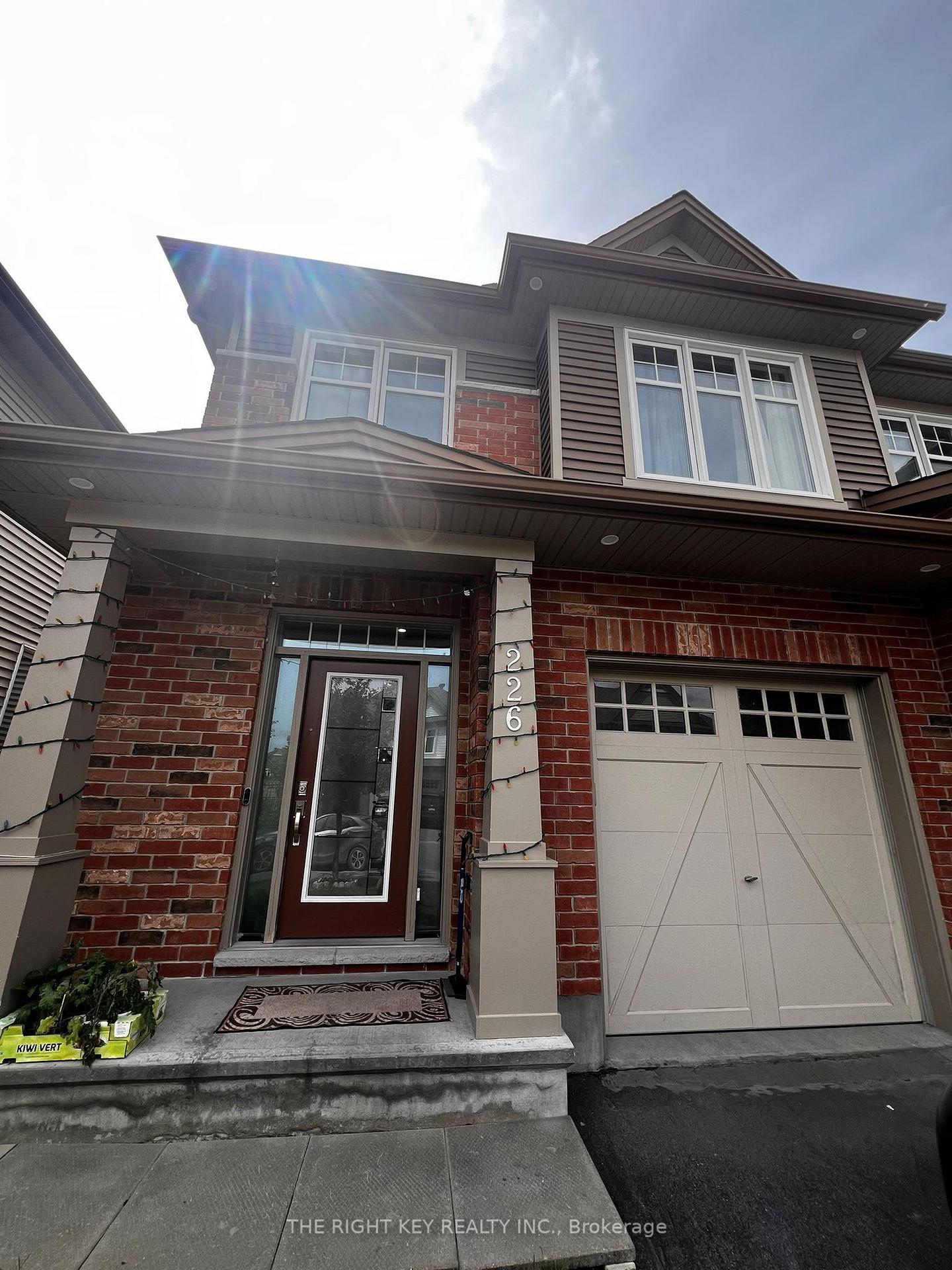 Photo 2 of 226 Fergus Crescent, Ottawa, Barrhaven - Cedargrove/Fraserdale — HOMEH