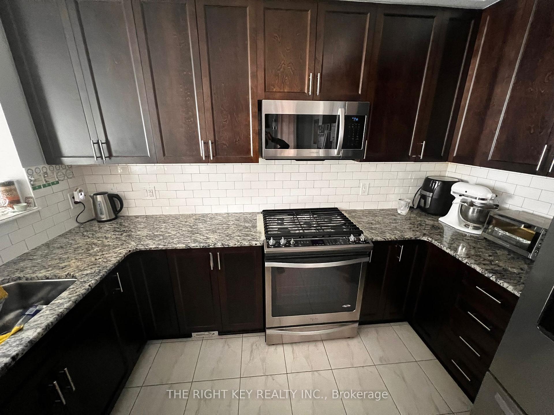 Photo 9 of 226 Fergus Crescent, Ottawa, Barrhaven - Cedargrove/Fraserdale — HOMEH