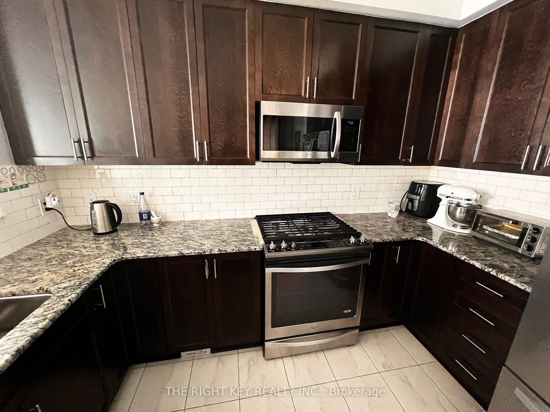 Photo 10 of 226 Fergus Crescent, Ottawa, Barrhaven - Cedargrove/Fraserdale — HOMEH