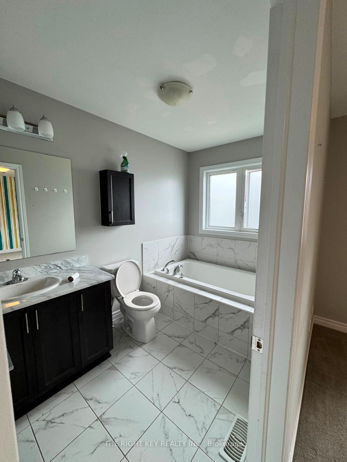 Photo 27 of 226 Fergus Crescent, Ottawa, Barrhaven - Cedargrove/Fraserdale — HOMEH