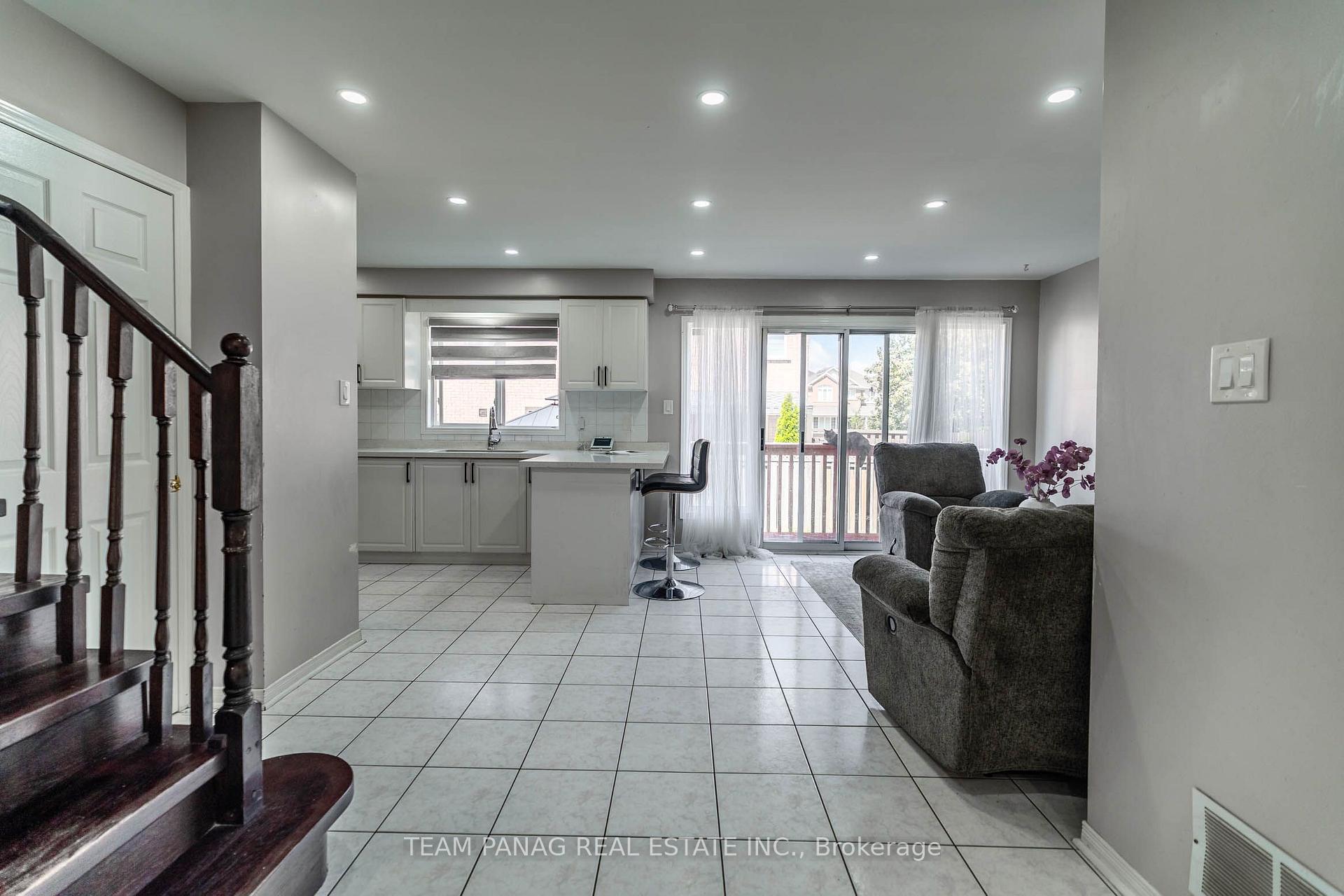 Photo 9 of 82 Starhill Crescent, Brampton, Sandringham-Wellington — HOMEH
