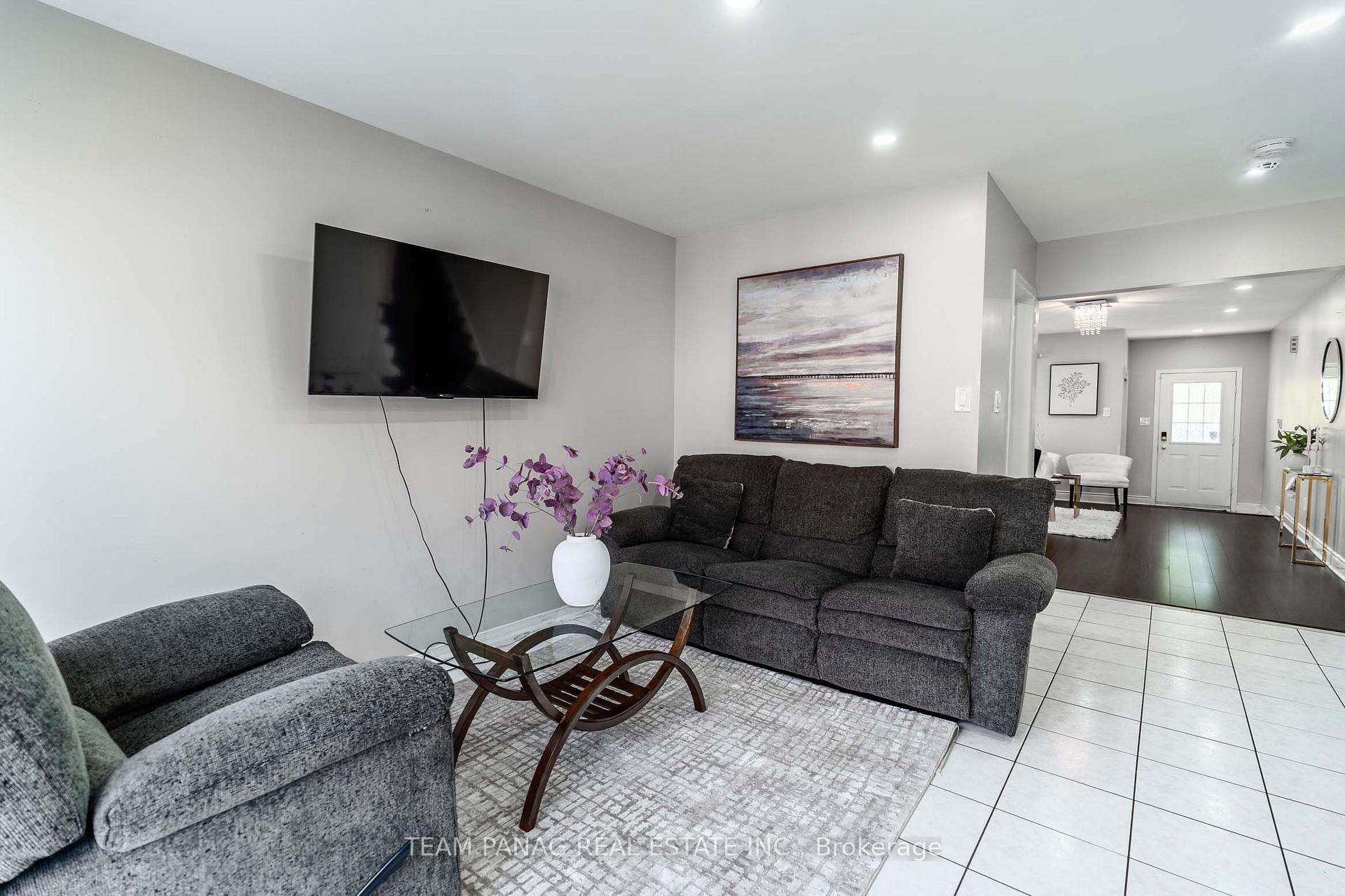Photo 11 of 82 Starhill Crescent, Brampton, Sandringham-Wellington — HOMEH