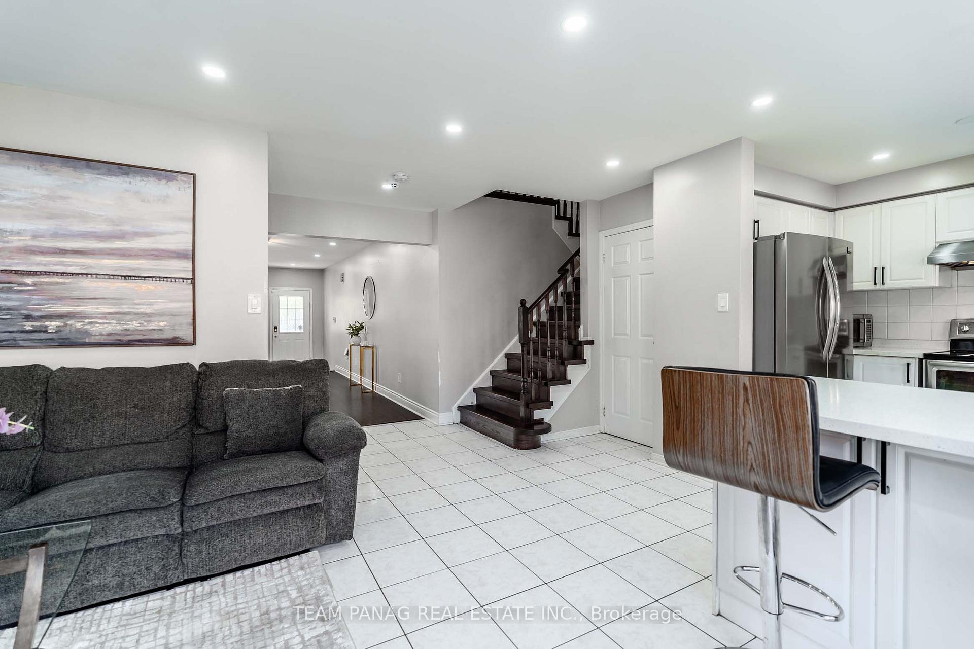 Photo 12 of 82 Starhill Crescent, Brampton, Sandringham-Wellington — HOMEH