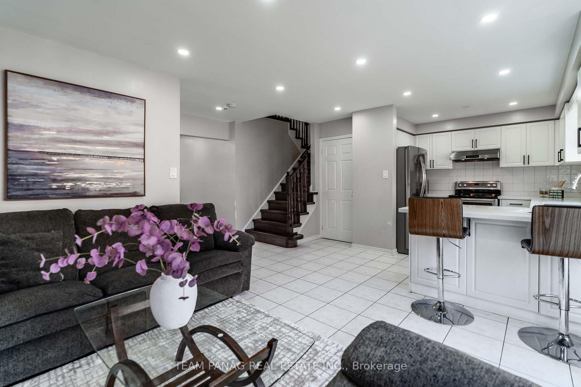 Photo 13 of 82 Starhill Crescent, Brampton, Sandringham-Wellington — HOMEH
