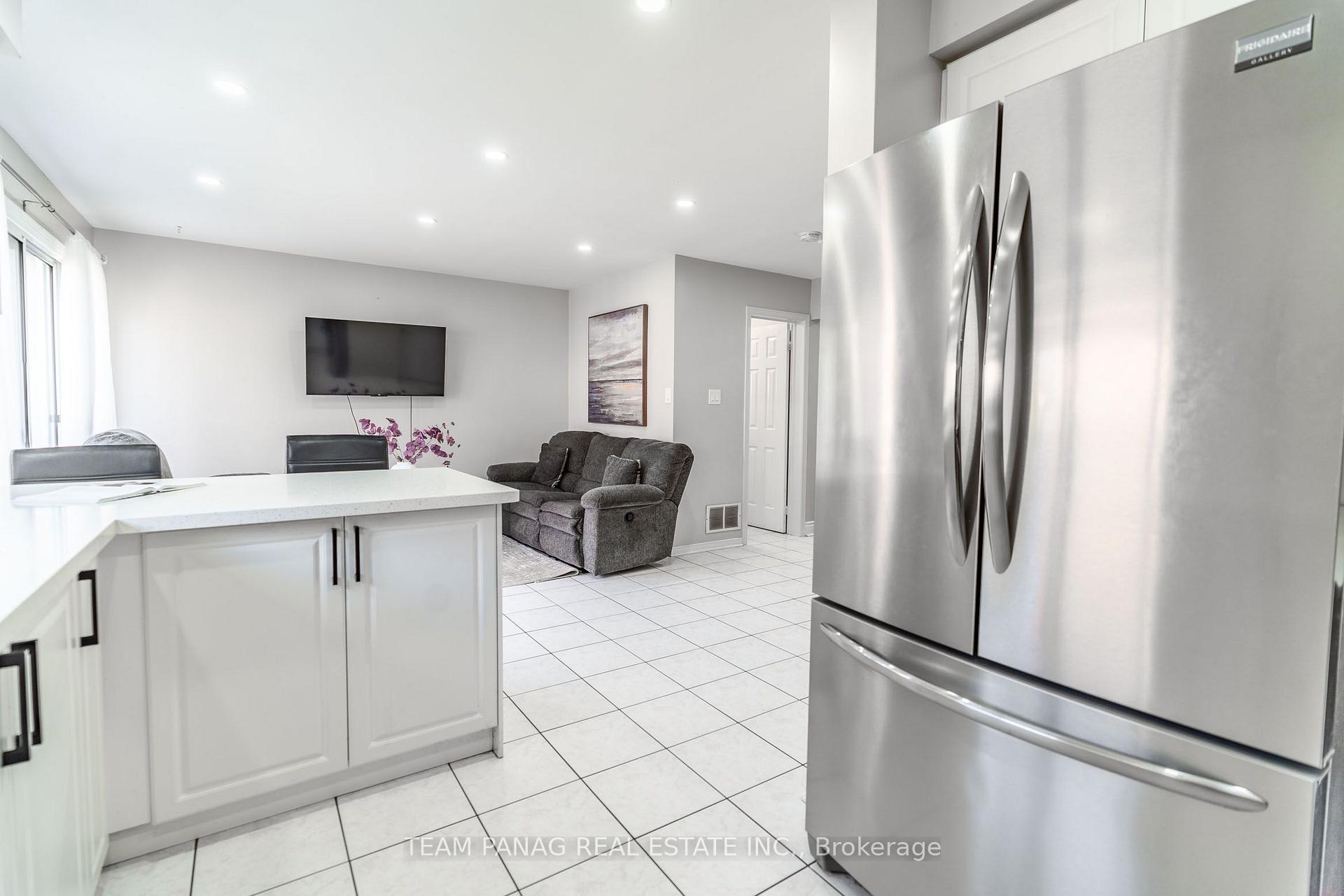 Photo 16 of 82 Starhill Crescent, Brampton, Sandringham-Wellington — HOMEH