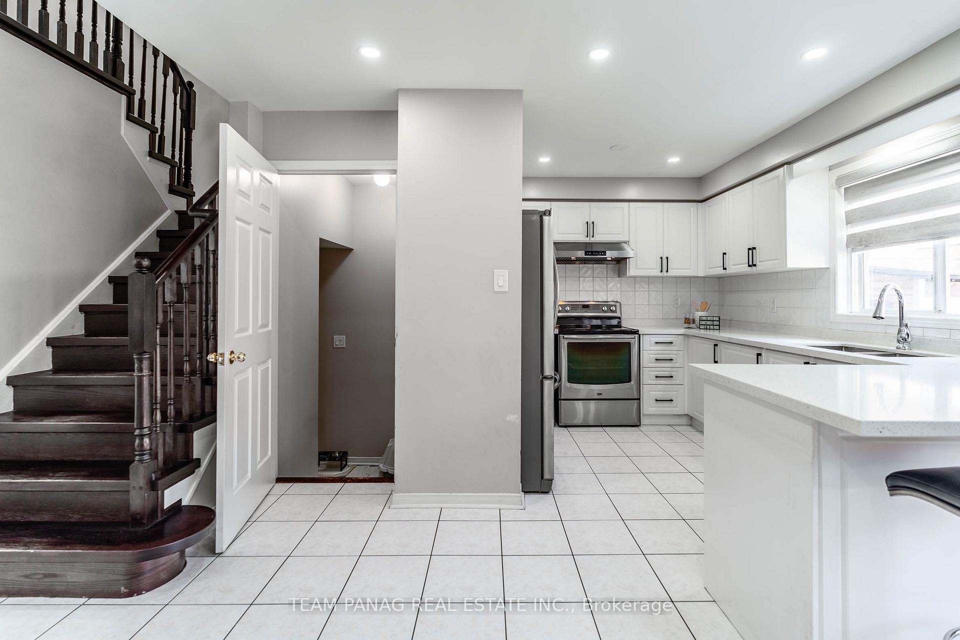 Photo 17 of 82 Starhill Crescent, Brampton, Sandringham-Wellington — HOMEH