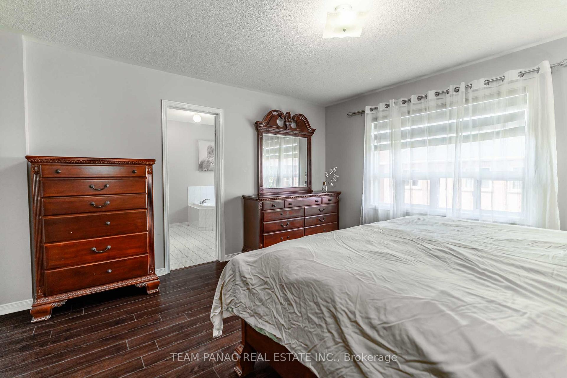 Photo 23 of 82 Starhill Crescent, Brampton, Sandringham-Wellington — HOMEH