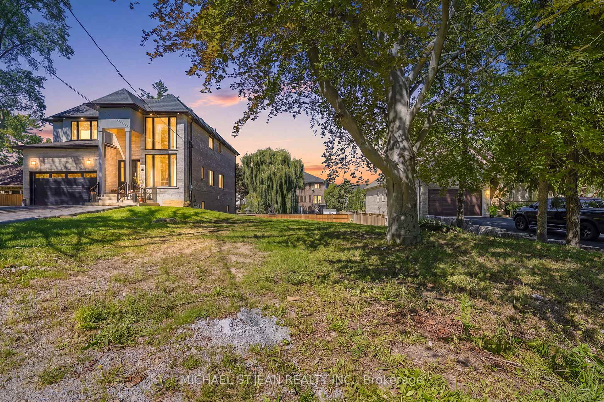 Photo 2 of 657 Mohawk Road, Hamilton, Ancaster — HOMEH