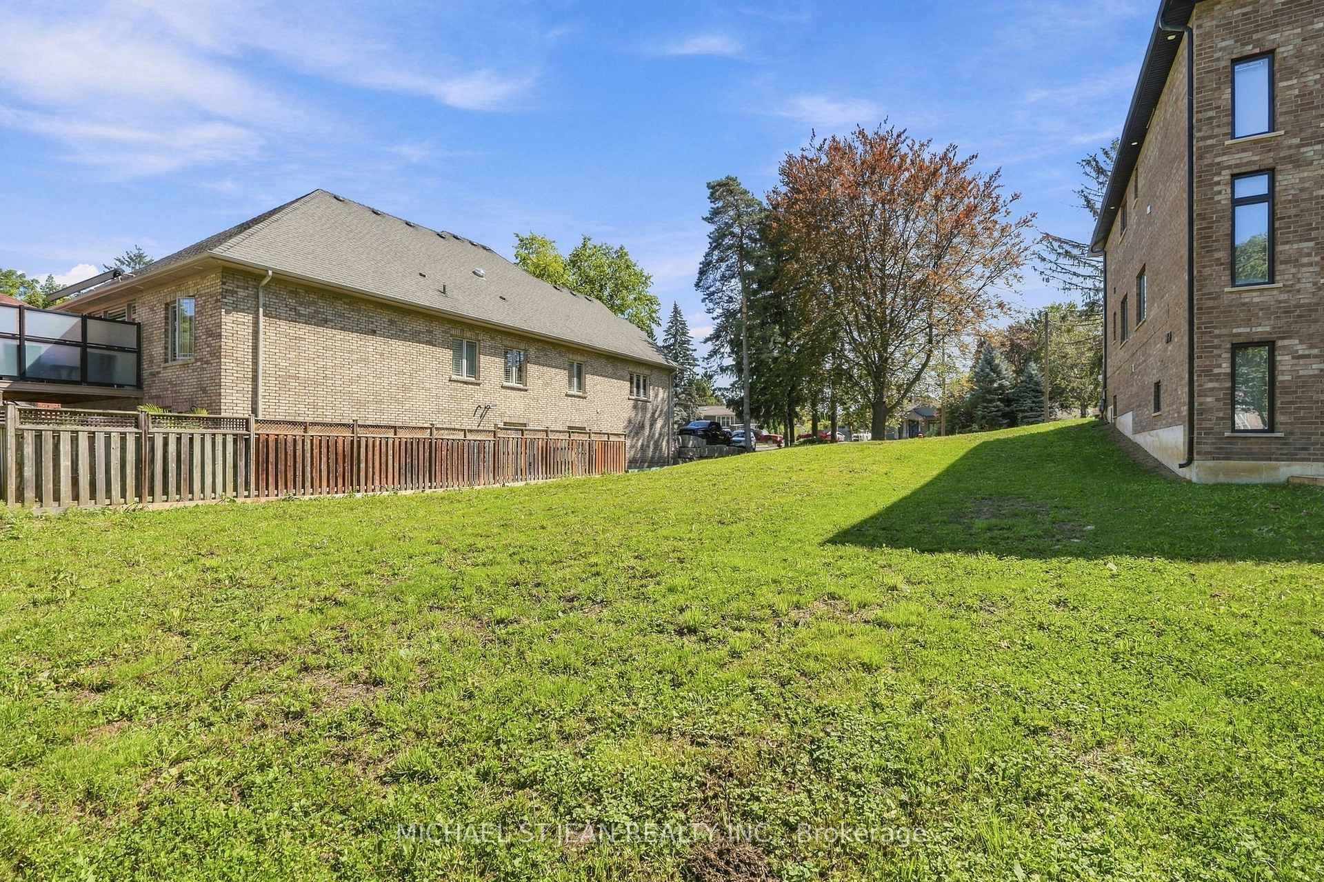 Photo 8 of 657 Mohawk Road, Hamilton, Ancaster — HOMEH
