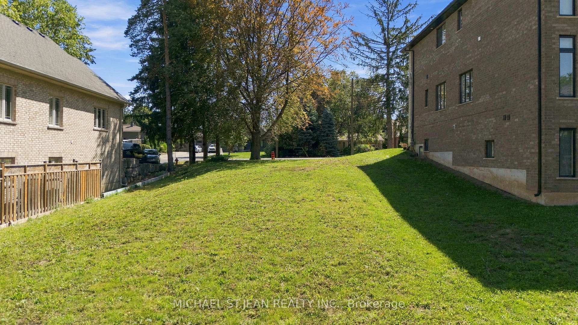 Photo 12 of 657 Mohawk Road, Hamilton, Ancaster — HOMEH