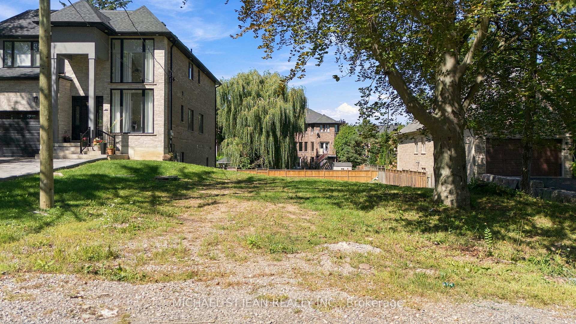 Photo 13 of 657 Mohawk Road, Hamilton, Ancaster — HOMEH
