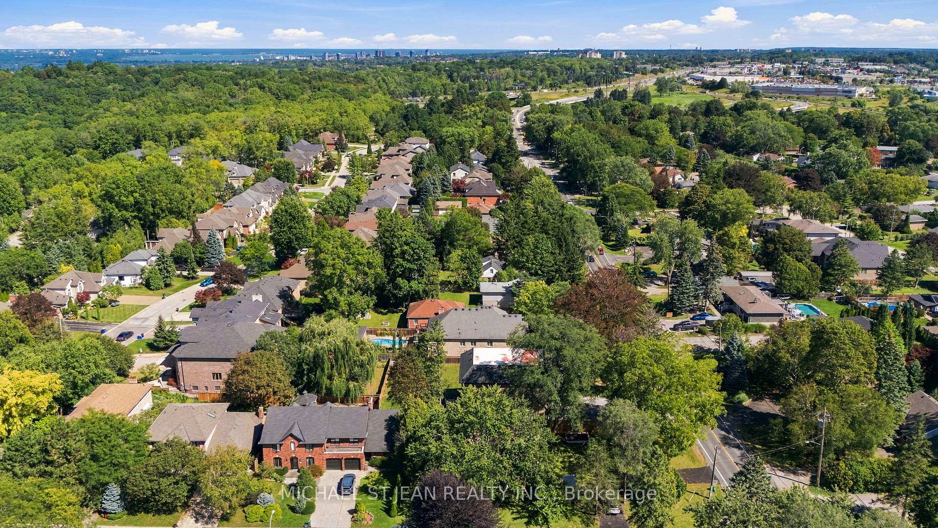 Photo 17 of 657 Mohawk Road, Hamilton, Ancaster — HOMEH