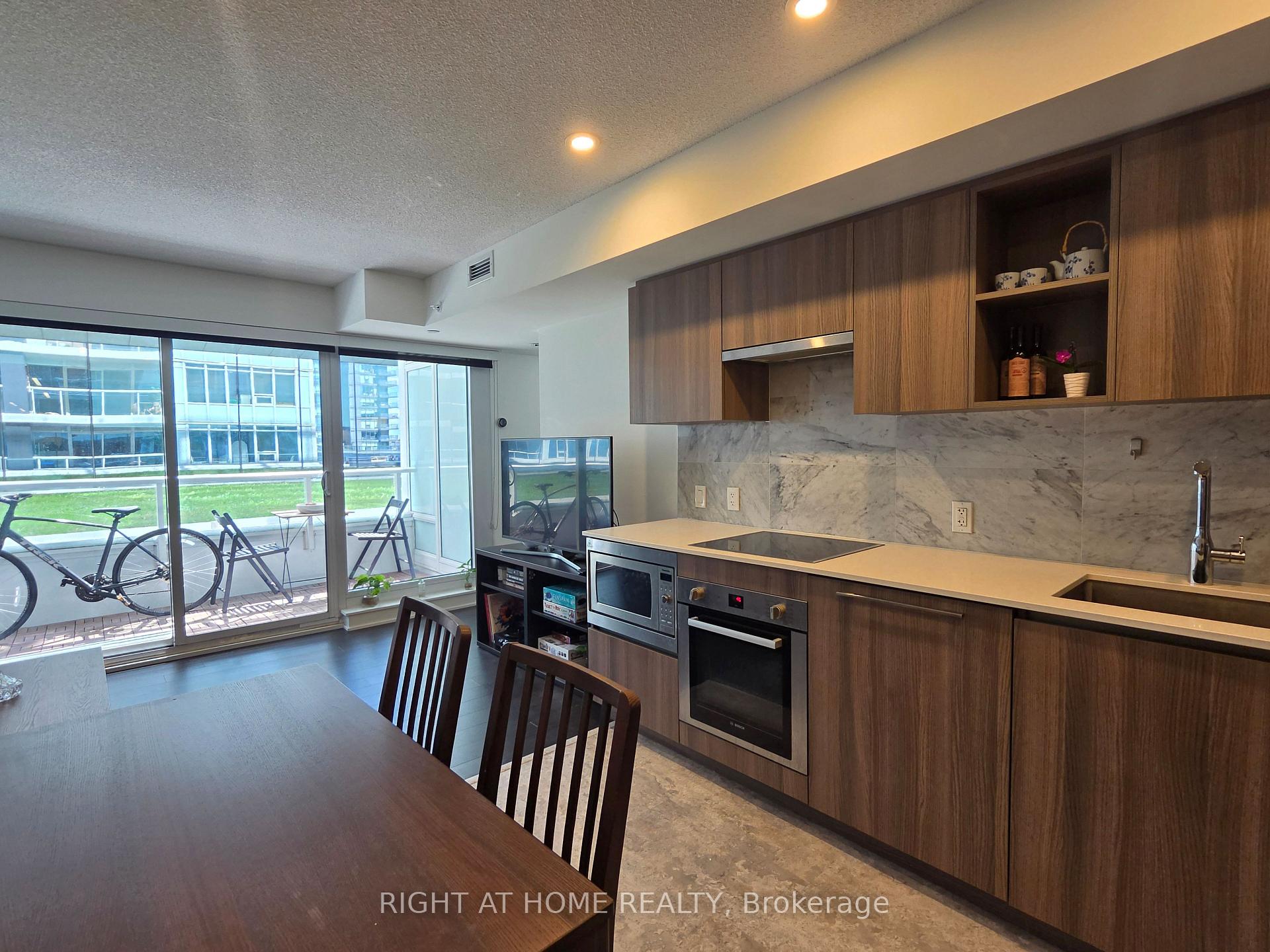 Photo 2 of Unit 602, 17 Bathurst Street, Toronto, Waterfront Communities — HOMEH
