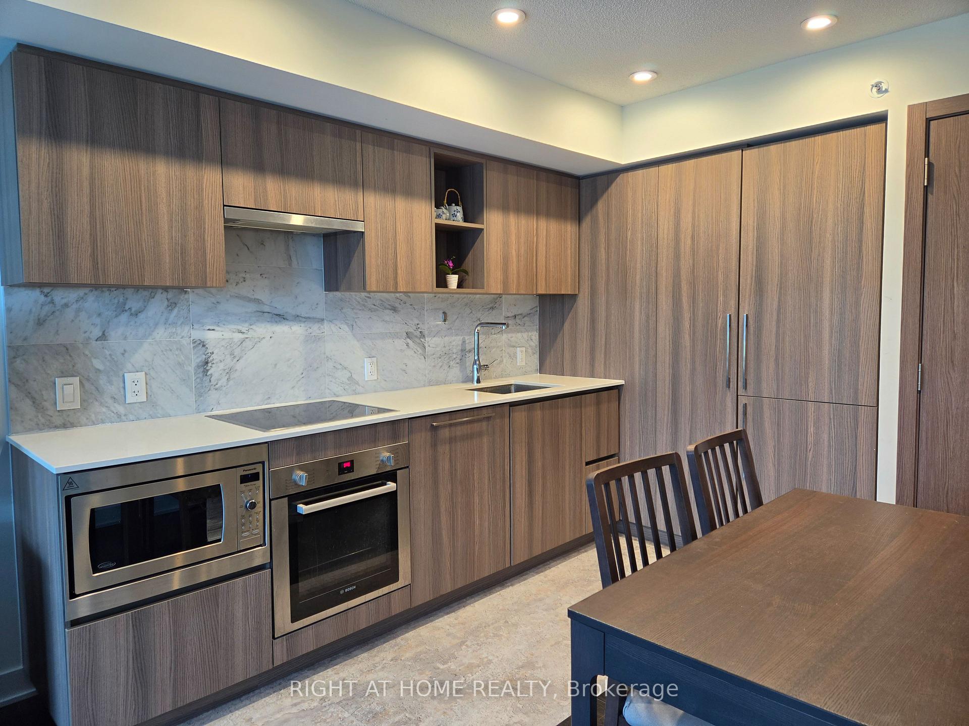 Photo 3 of Unit 602, 17 Bathurst Street, Toronto, Waterfront Communities — HOMEH