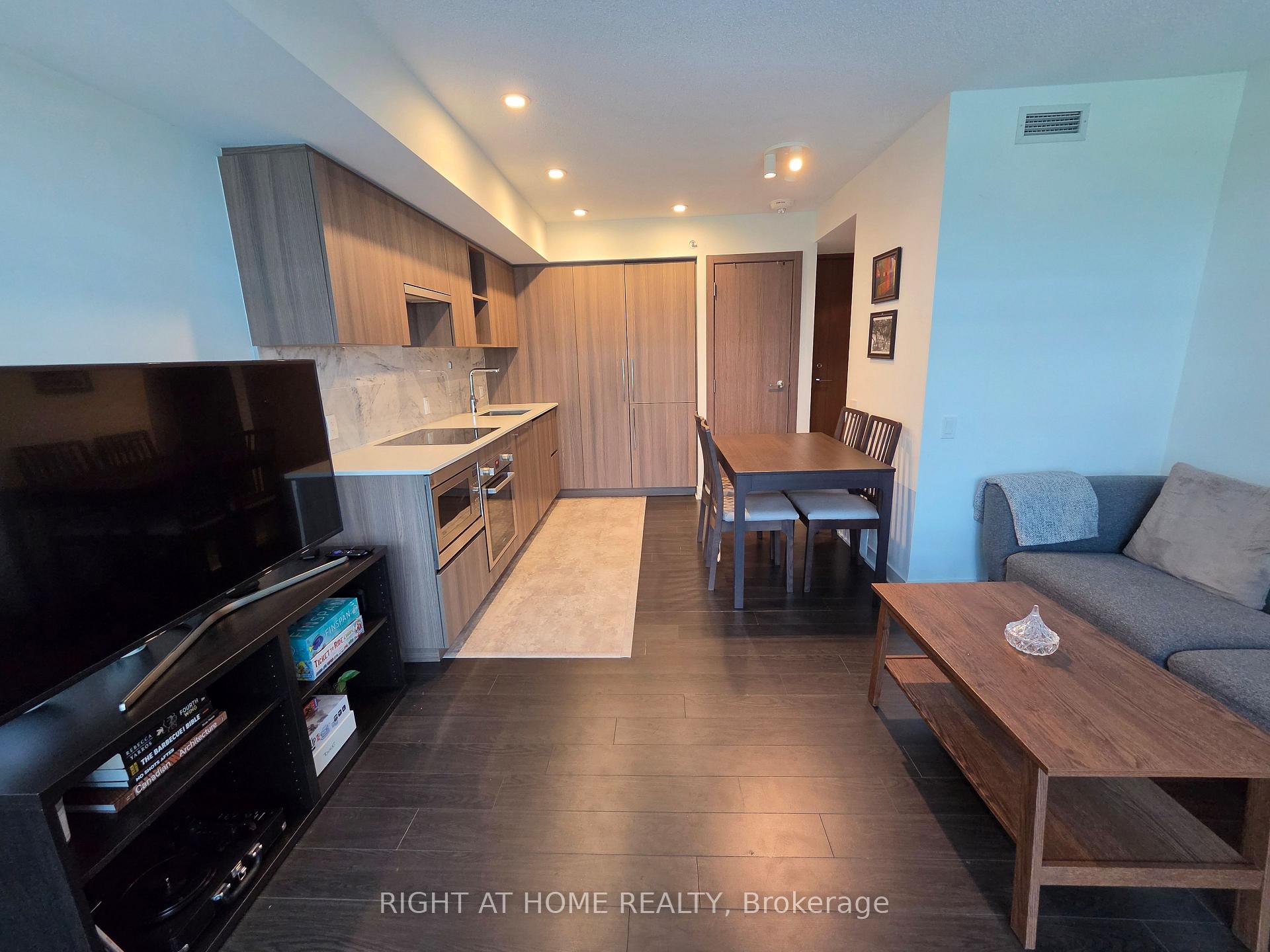 Photo 4 of Unit 602, 17 Bathurst Street, Toronto, Waterfront Communities — HOMEH
