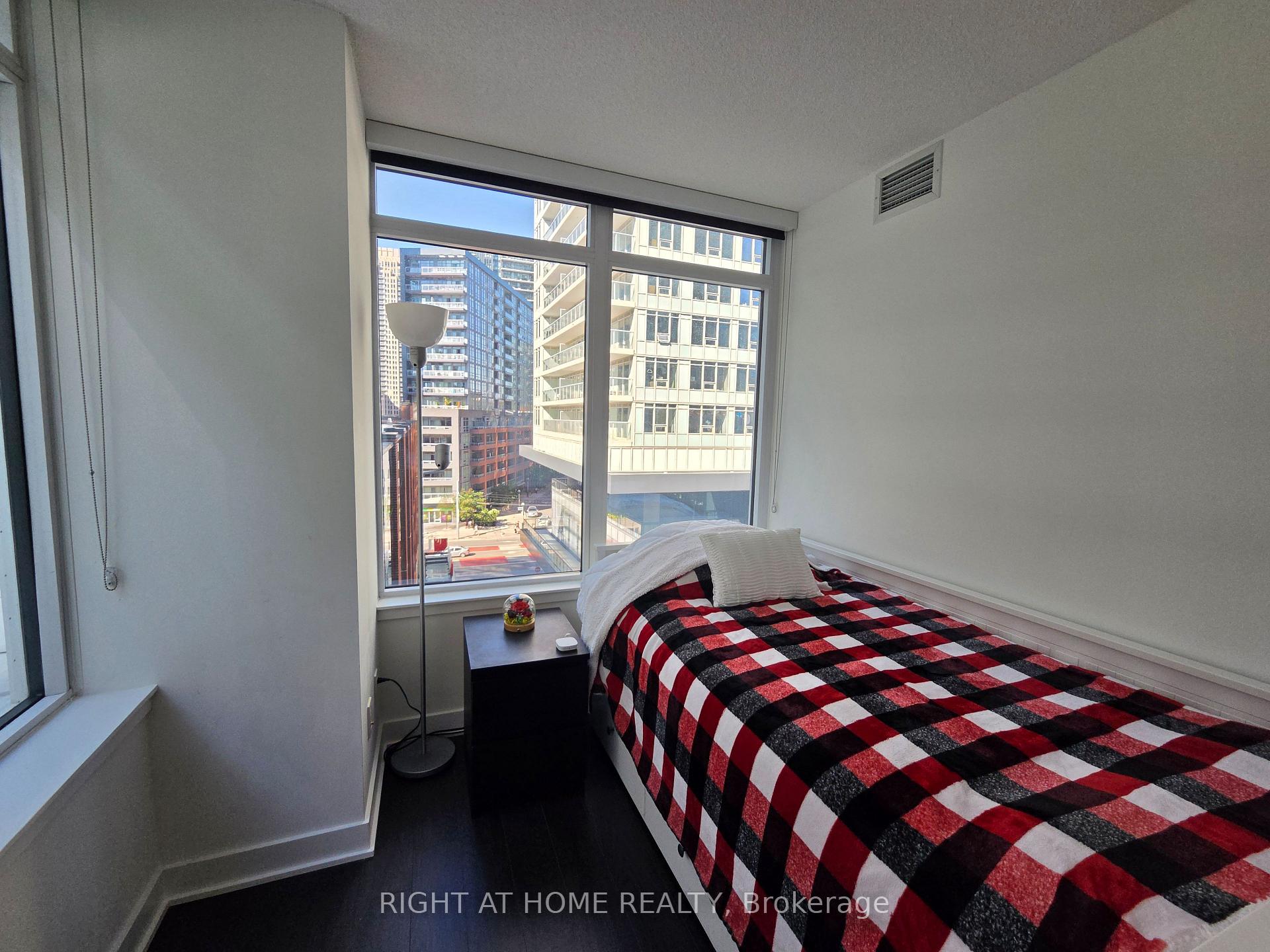 Photo 6 of Unit 602, 17 Bathurst Street, Toronto, Waterfront Communities — HOMEH