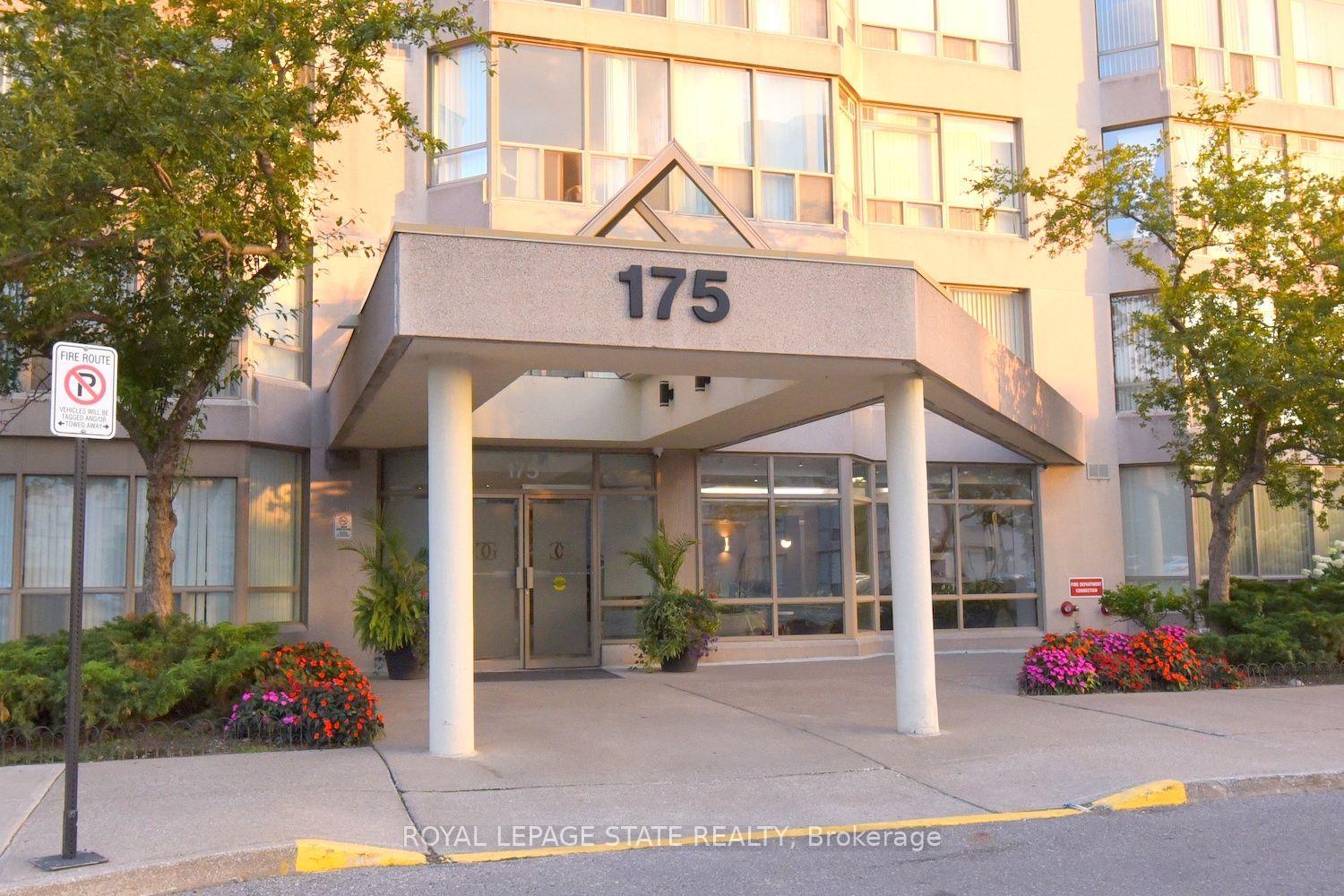 Photo 2 of Unit 215, 175 Cedar Avenue, Richmond Hill, Harding — HOMEH