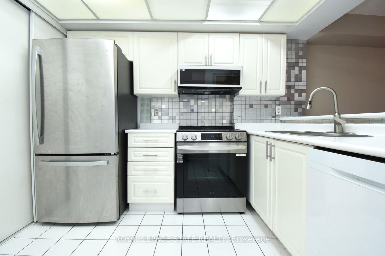 Photo 4 of Unit 215, 175 Cedar Avenue, Richmond Hill, Harding — HOMEH