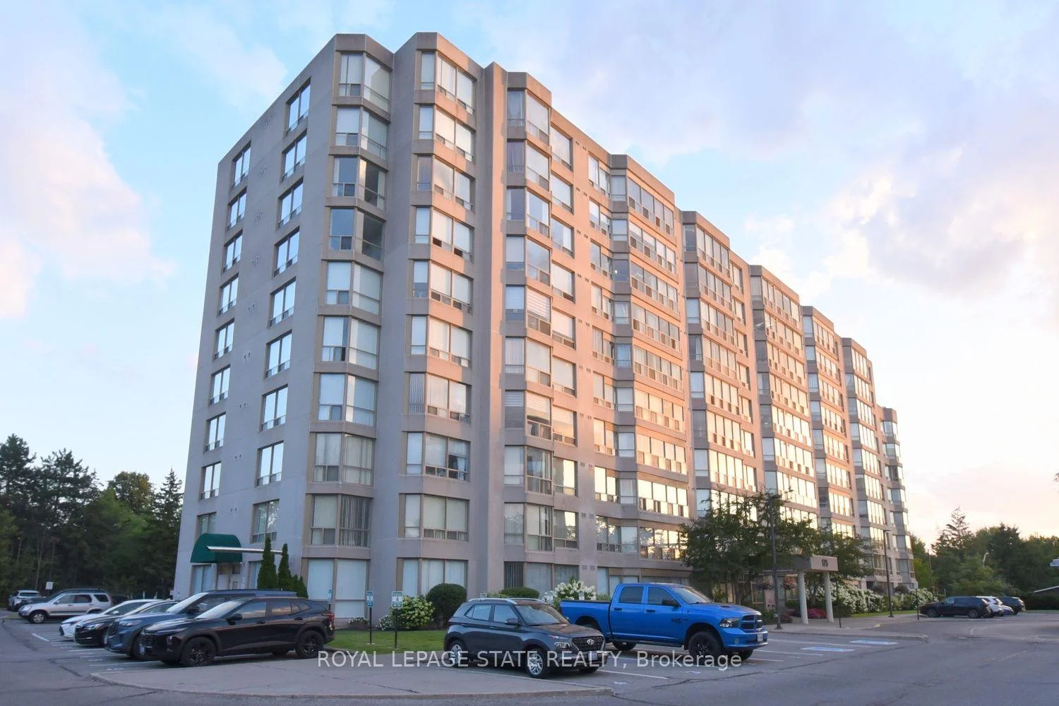 Photo 3 of Unit 215, 175 Cedar Avenue, Richmond Hill, Harding — HOMEH