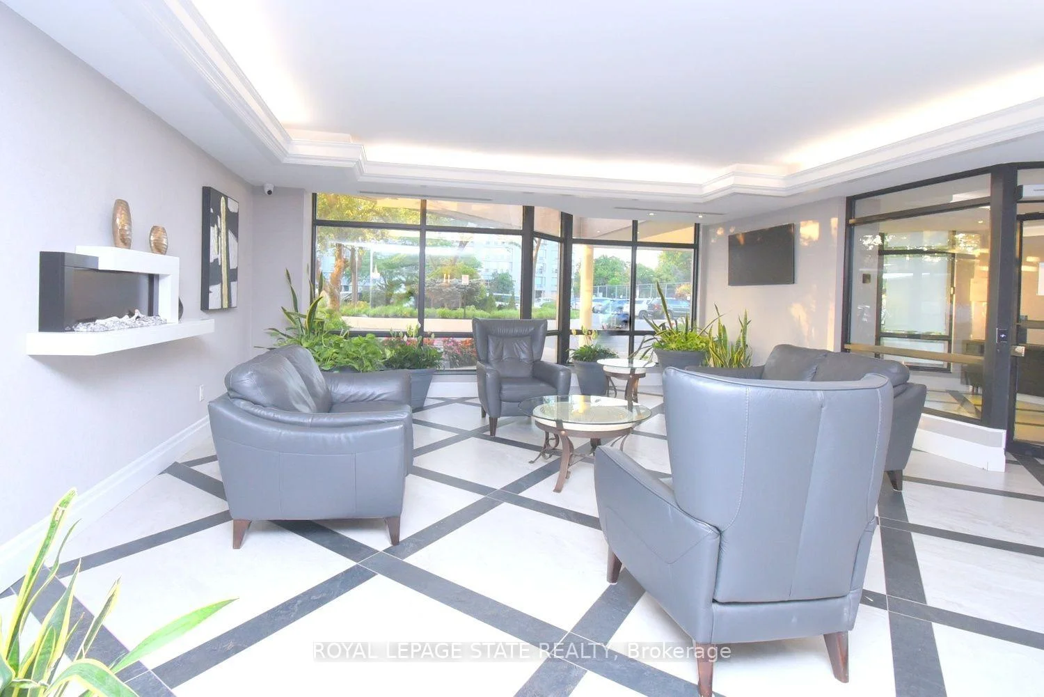 Photo 8 of Unit 215, 175 Cedar Avenue, Richmond Hill, Harding — HOMEH