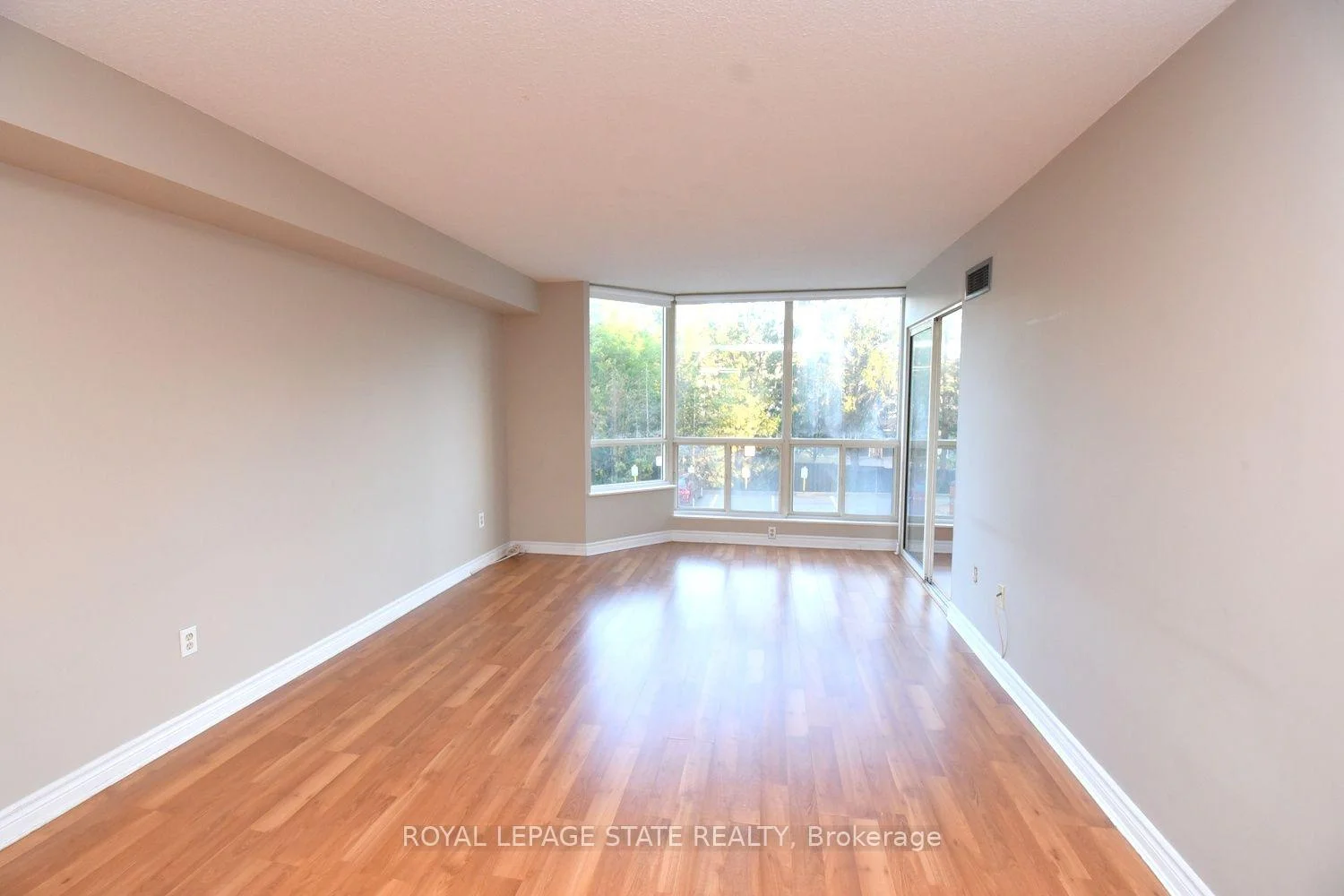 Photo 12 of Unit 215, 175 Cedar Avenue, Richmond Hill, Harding — HOMEH
