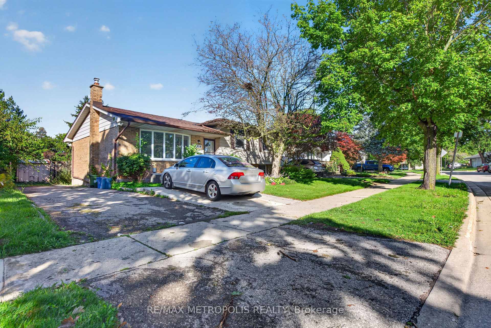 Photo 4 of 338 Millbank Drive, London, South S — HOMEH