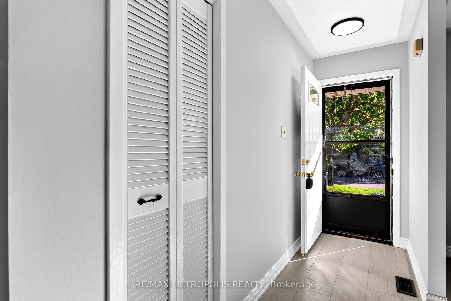 Photo 8 of 338 Millbank Drive, London, South S — HOMEH