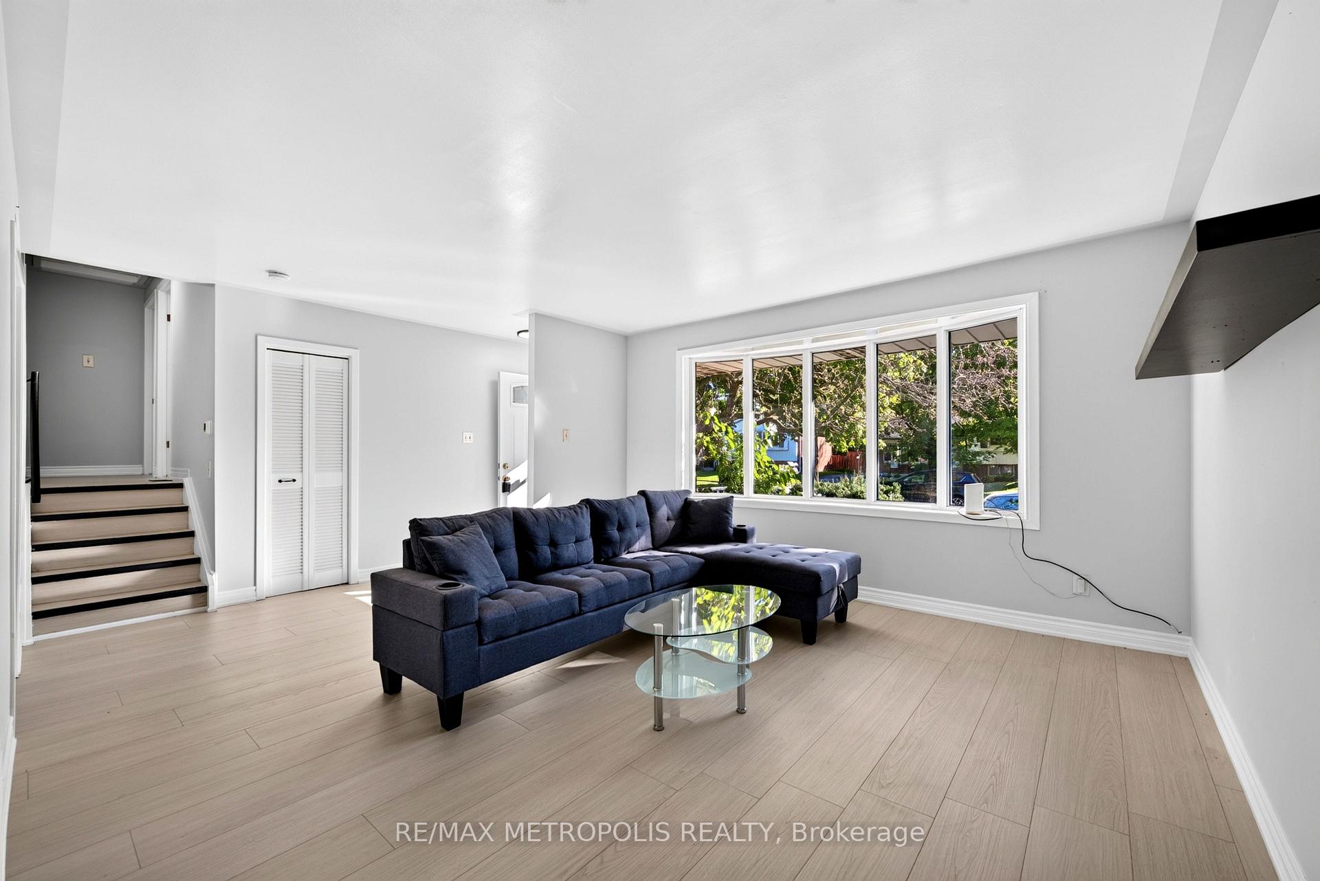 Photo 11 of 338 Millbank Drive, London, South S — HOMEH