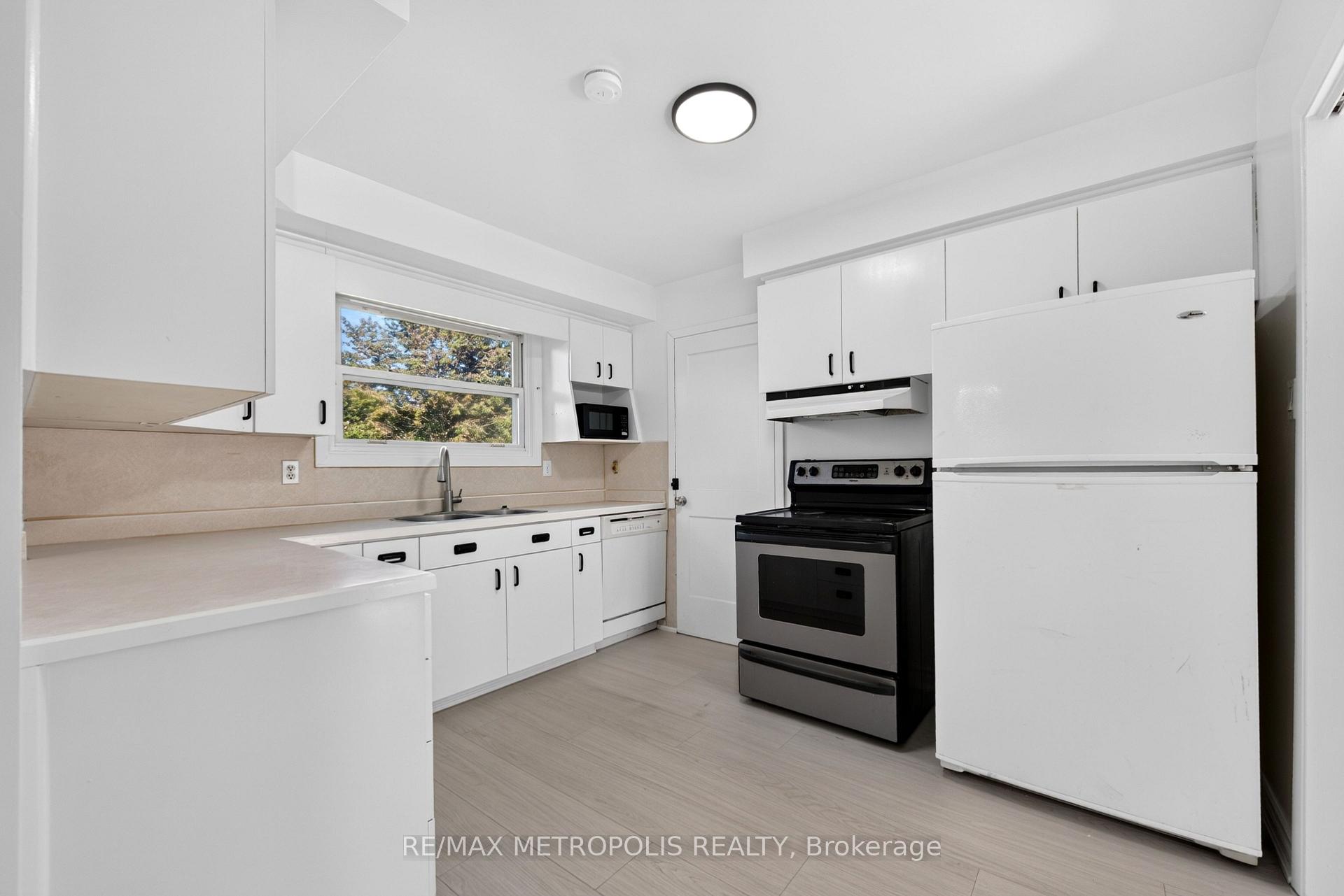 Photo 16 of 338 Millbank Drive, London, South S — HOMEH