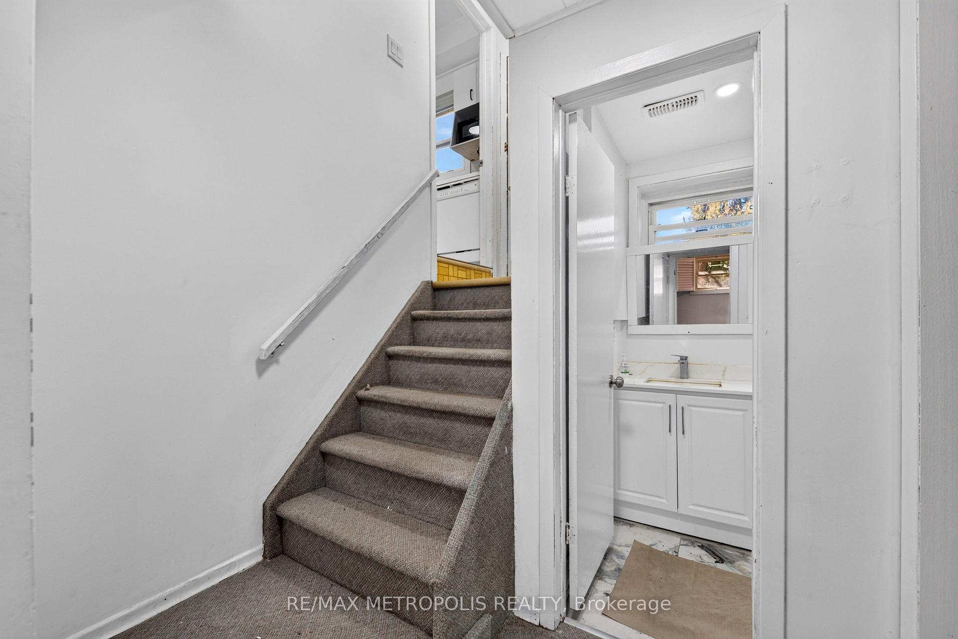 Photo 31 of 338 Millbank Drive, London, South S — HOMEH