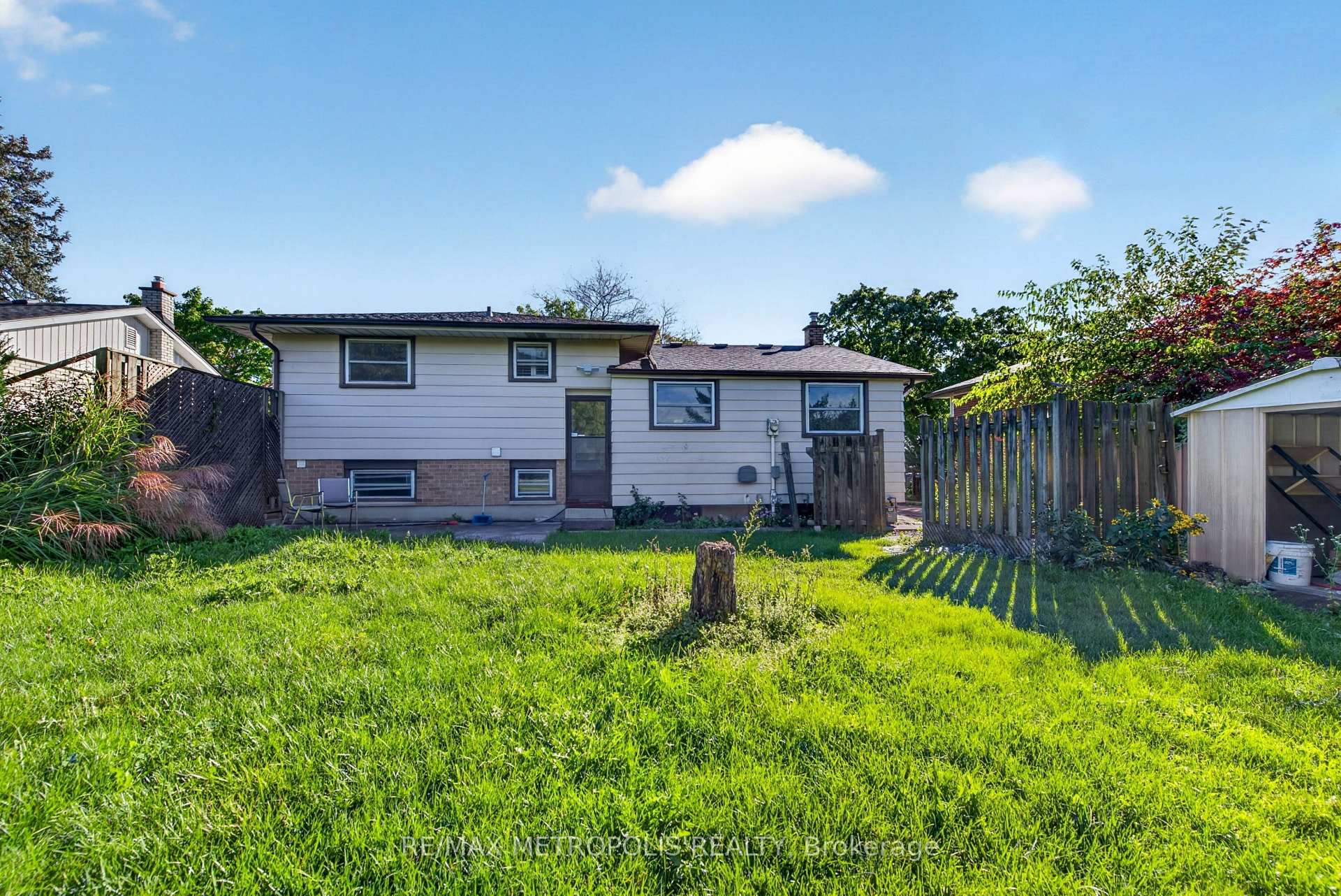 Photo 39 of 338 Millbank Drive, London, South S — HOMEH