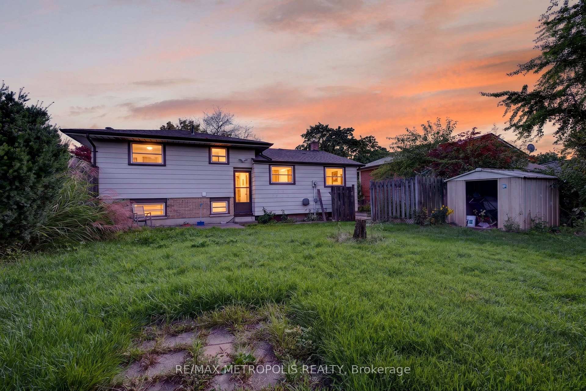Photo 41 of 338 Millbank Drive, London, South S — HOMEH