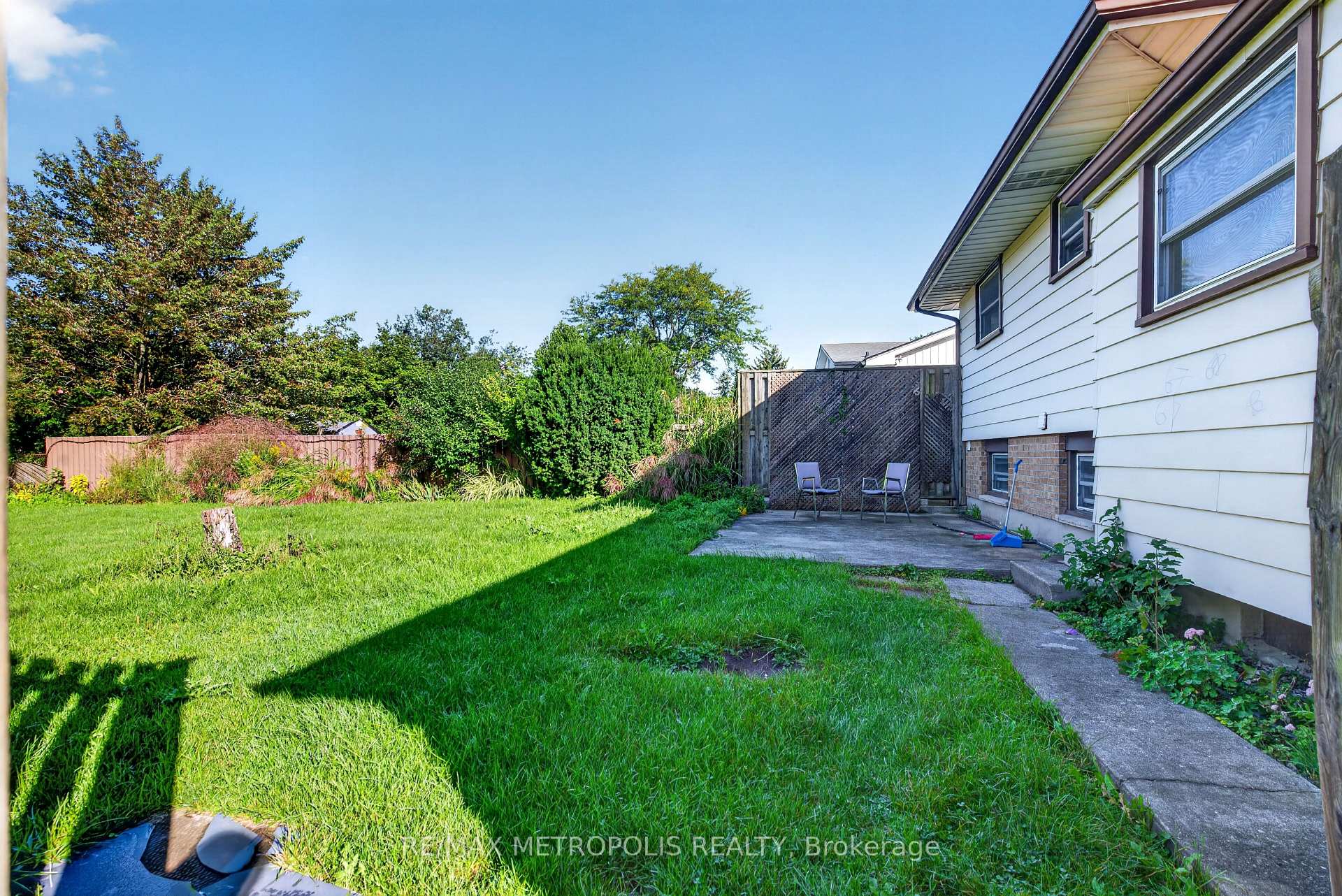 Photo 44 of 338 Millbank Drive, London, South S — HOMEH