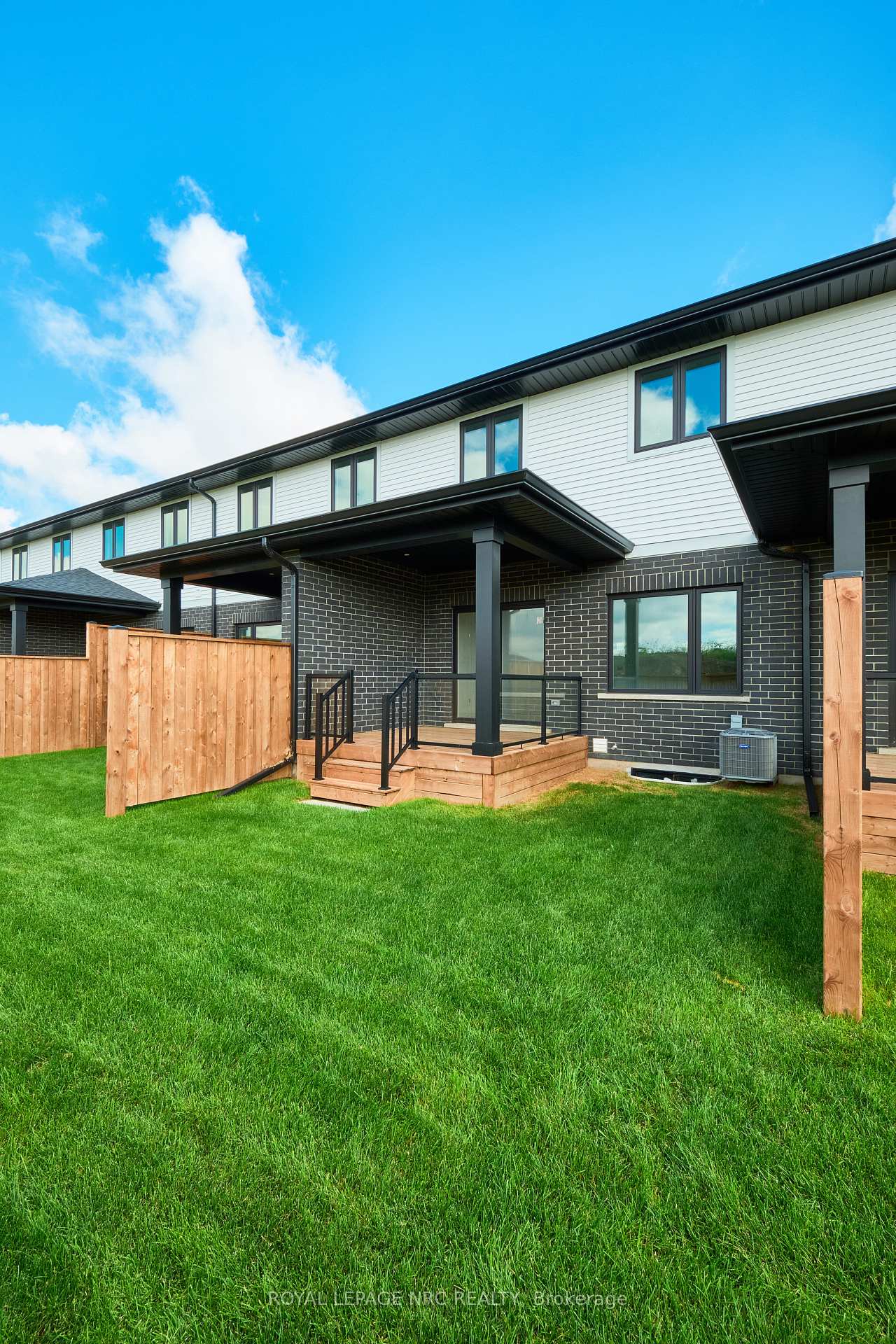 Photo 4 of 51 Harmony Way, Thorold, Rolling Meadows — HOMEH
