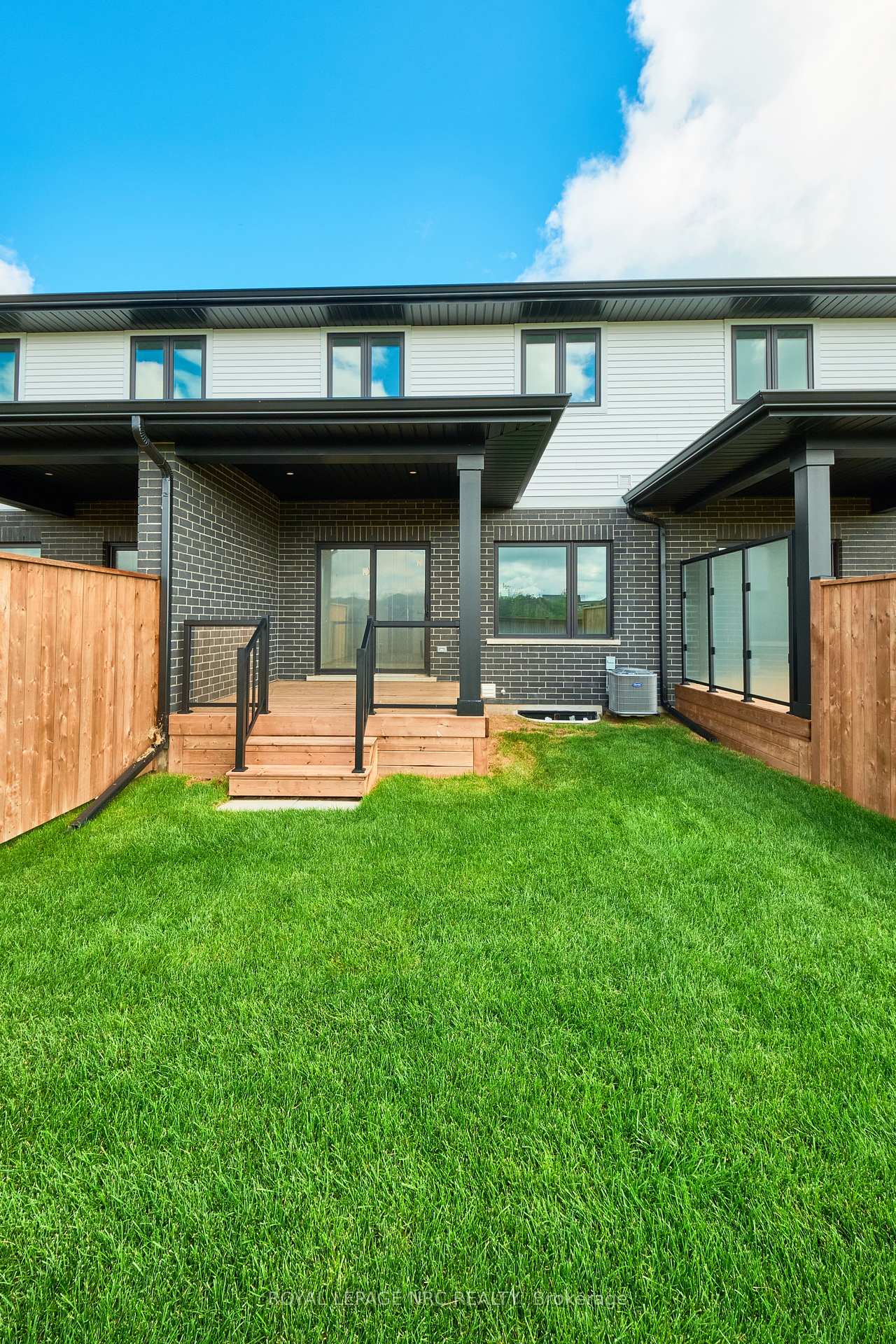 Photo 5 of 51 Harmony Way, Thorold, Rolling Meadows — HOMEH