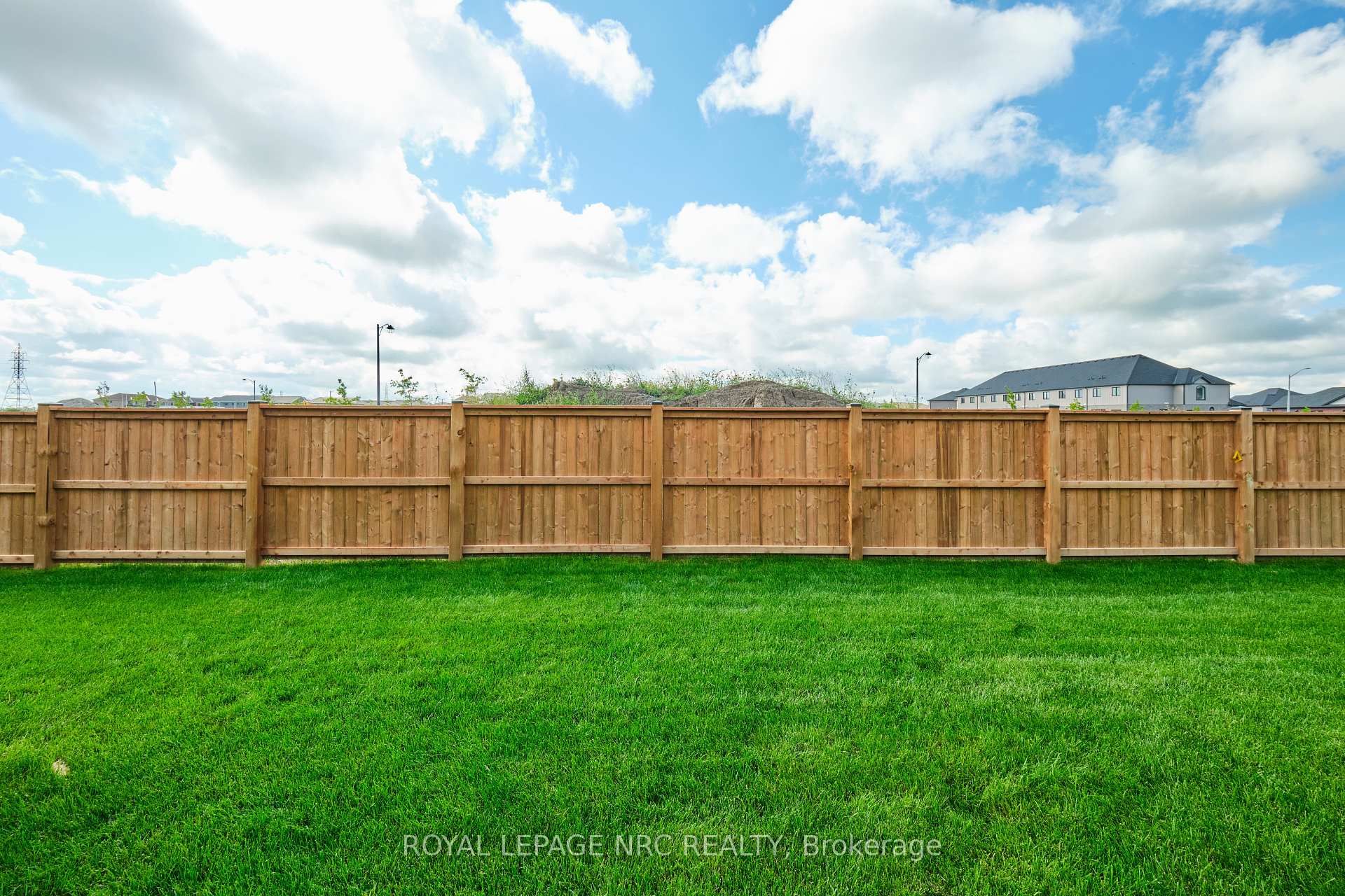 Photo 11 of 51 Harmony Way, Thorold, Rolling Meadows — HOMEH