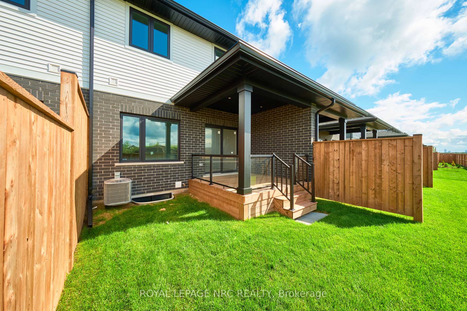 Photo 10 of 49 Harmony Way, Thorold, Rolling Meadows — HOMEH