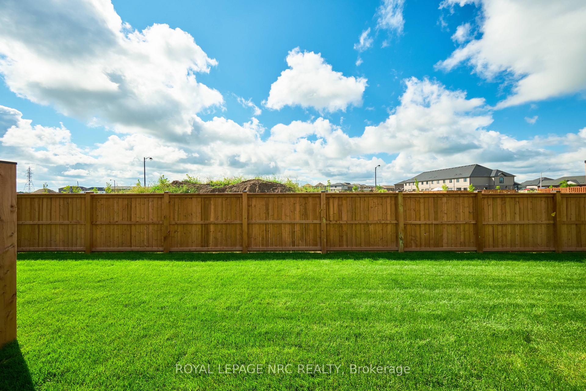 Photo 11 of 49 Harmony Way, Thorold, Rolling Meadows — HOMEH