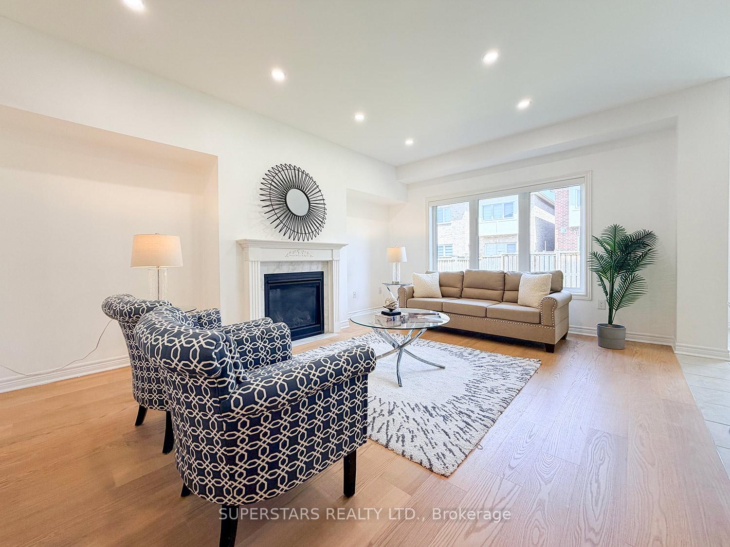 Photo 4 of 8 Kavanagh Avenue, East Gwillimbury, Sharon — HOMEH