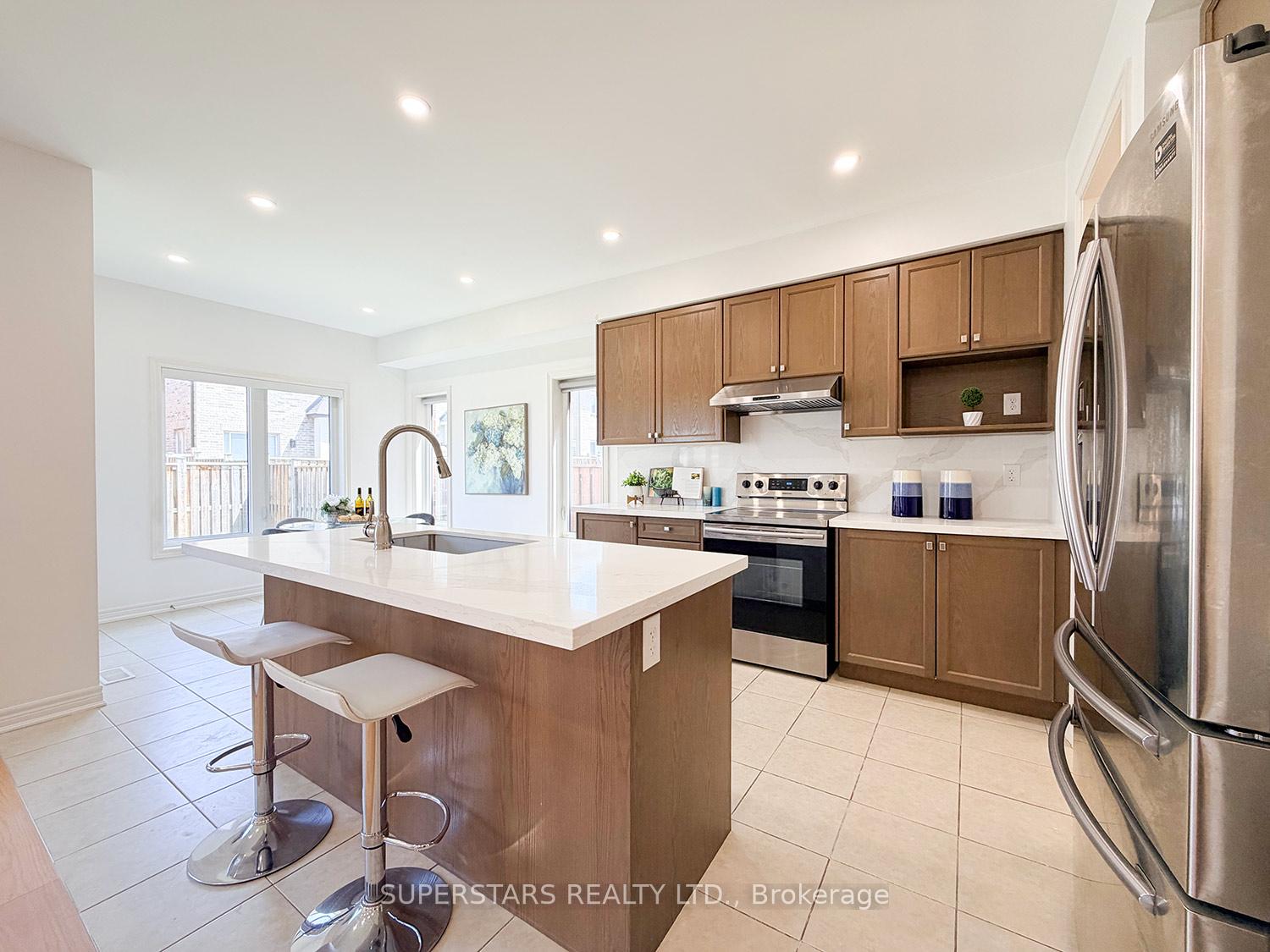 Photo 12 of 8 Kavanagh Avenue, East Gwillimbury, Sharon — HOMEH