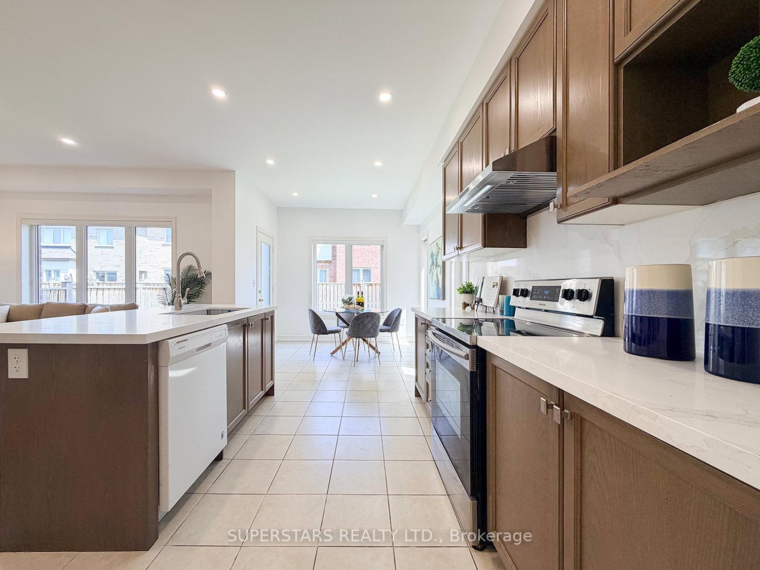 Photo 13 of 8 Kavanagh Avenue, East Gwillimbury, Sharon — HOMEH