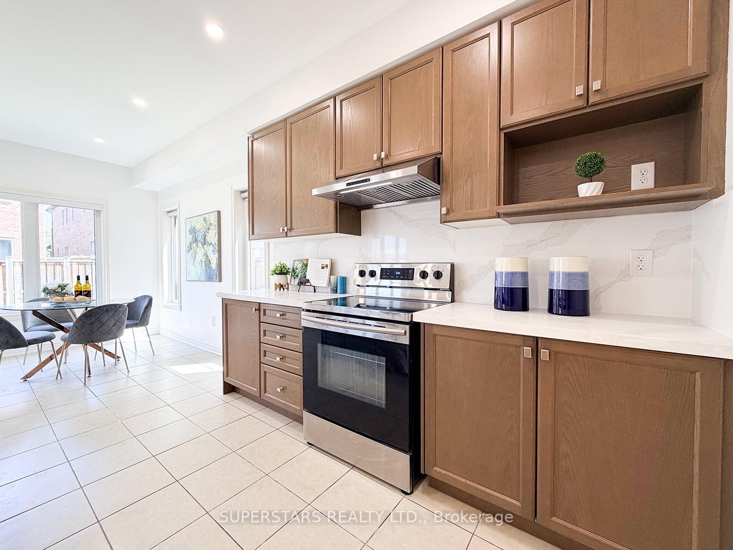 Photo 14 of 8 Kavanagh Avenue, East Gwillimbury, Sharon — HOMEH