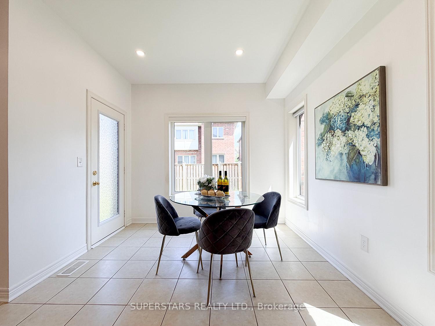 Photo 19 of 8 Kavanagh Avenue, East Gwillimbury, Sharon — HOMEH