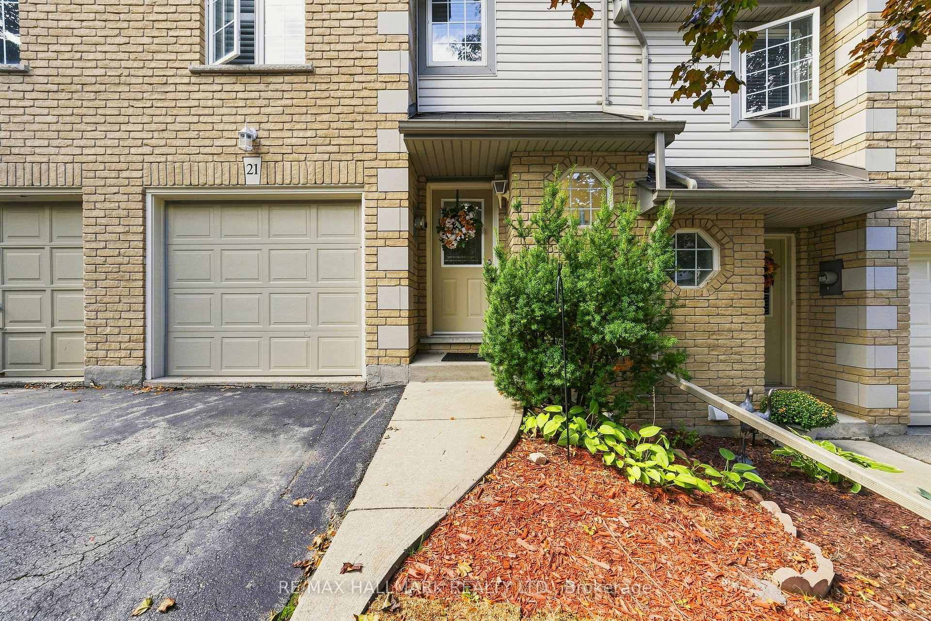 Photo 3 of Unit 21, 31 Moss Boulevard, Hamilton, Dundas — HOMEH