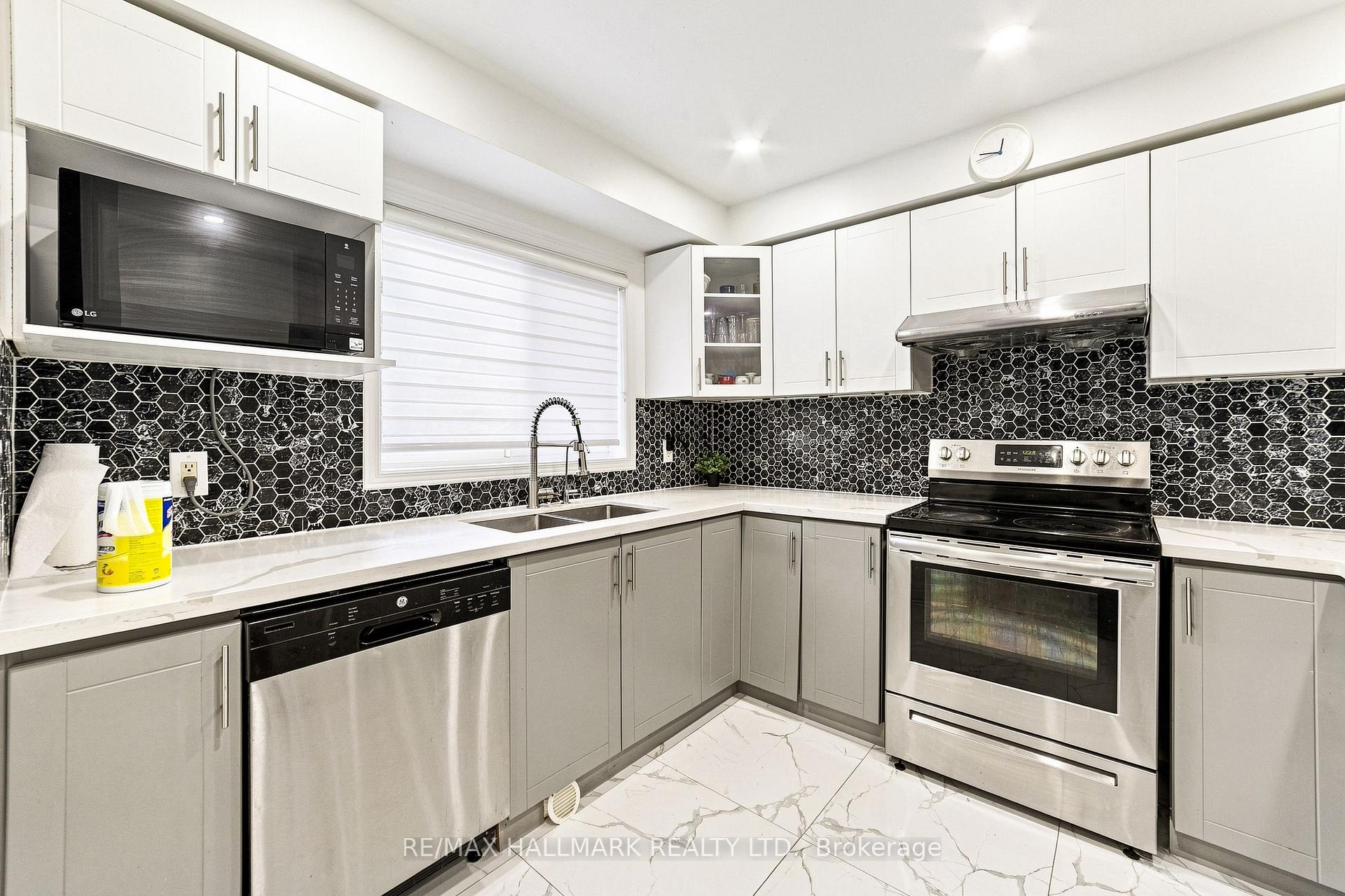Photo 12 of Unit 21, 31 Moss Boulevard, Hamilton, Dundas — HOMEH