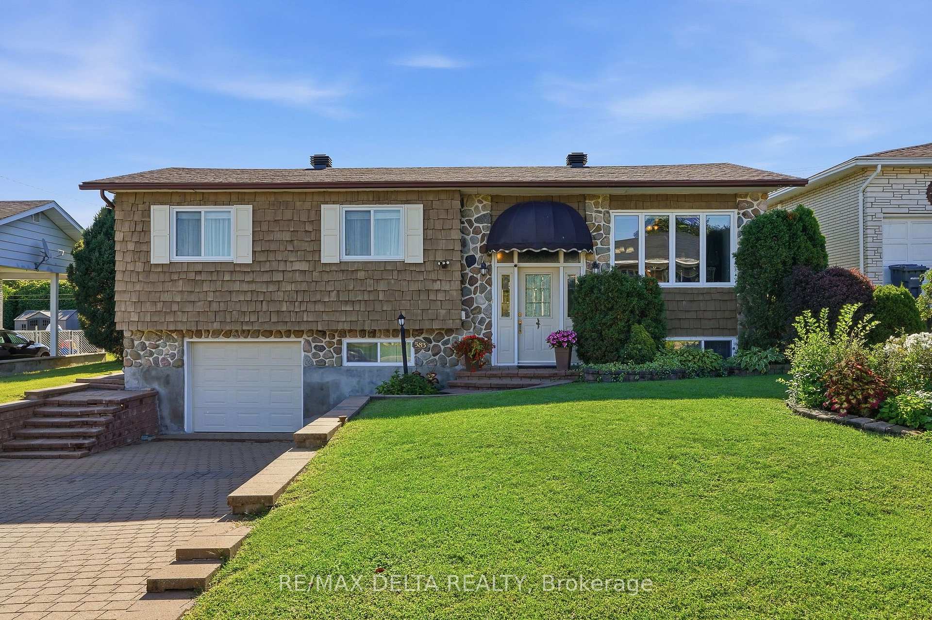 Photo of 583 Theriault Street