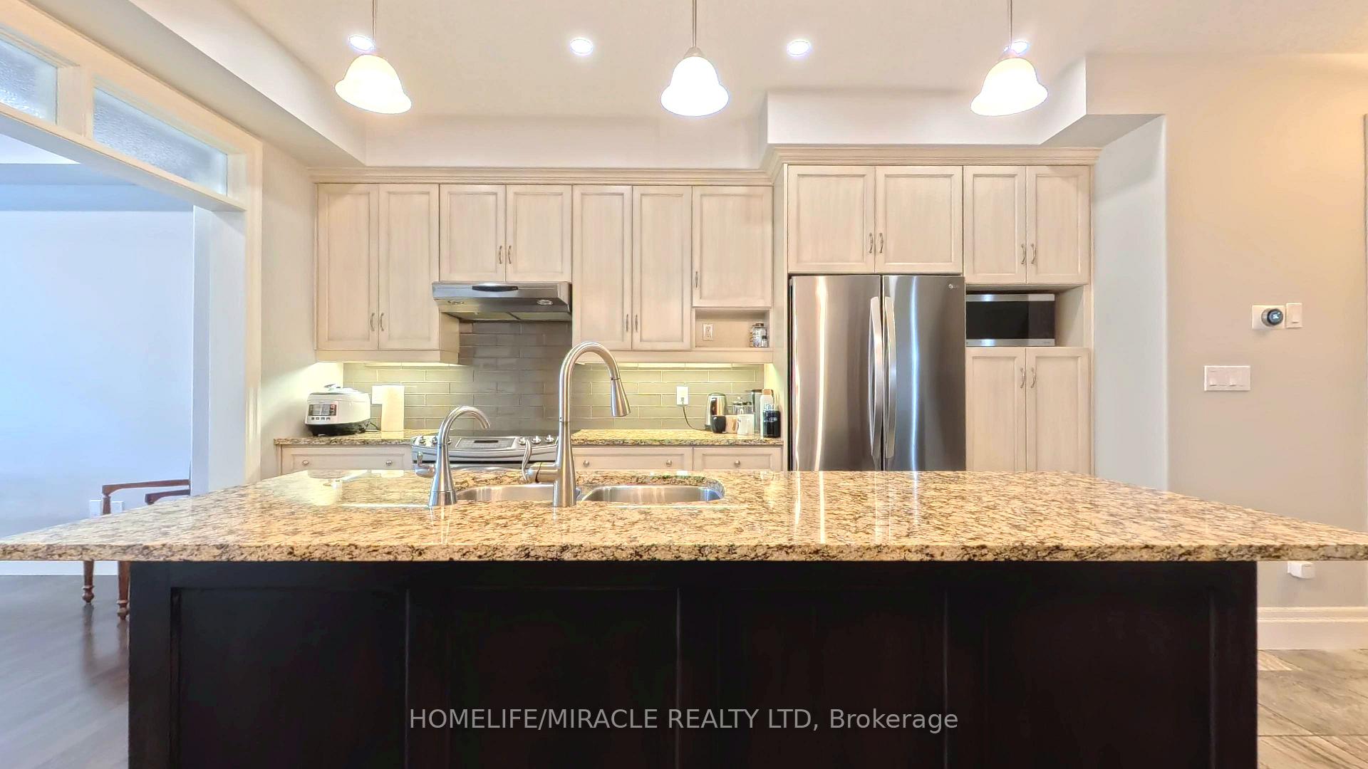 Photo 5 of 160 Oak Park Drive, Waterloo, Eastbridge — HOMEH