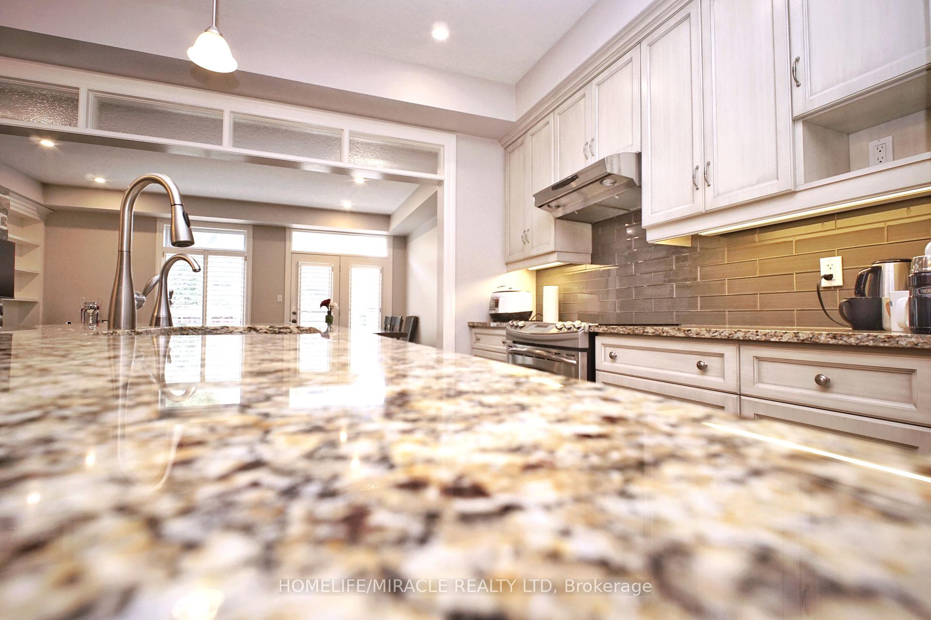 Photo 6 of 160 Oak Park Drive, Waterloo, Eastbridge — HOMEH