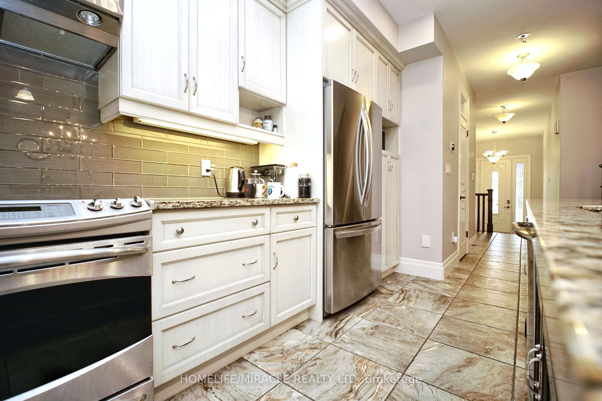 Photo 7 of 160 Oak Park Drive, Waterloo, Eastbridge — HOMEH