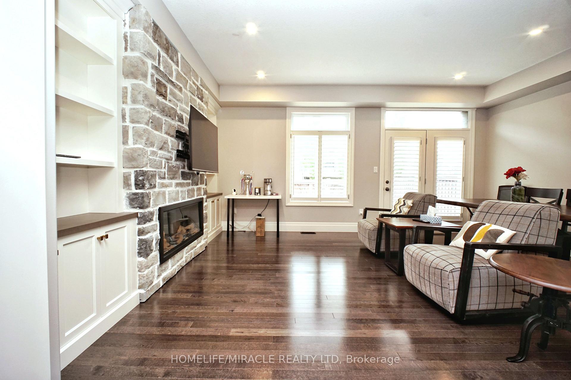 Photo 8 of 160 Oak Park Drive, Waterloo, Eastbridge — HOMEH